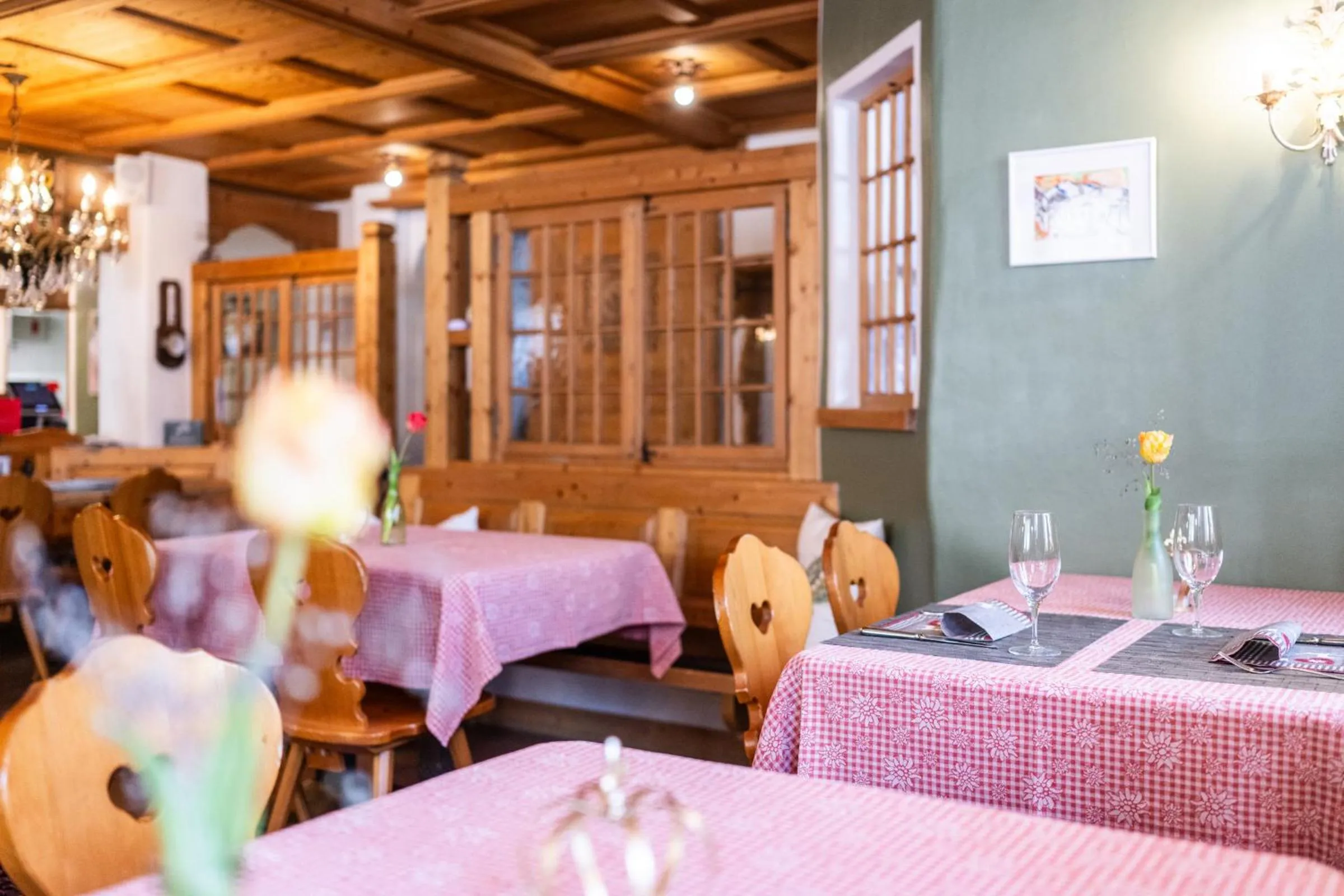 Restaurant/places to eat in Hotel La Cruna