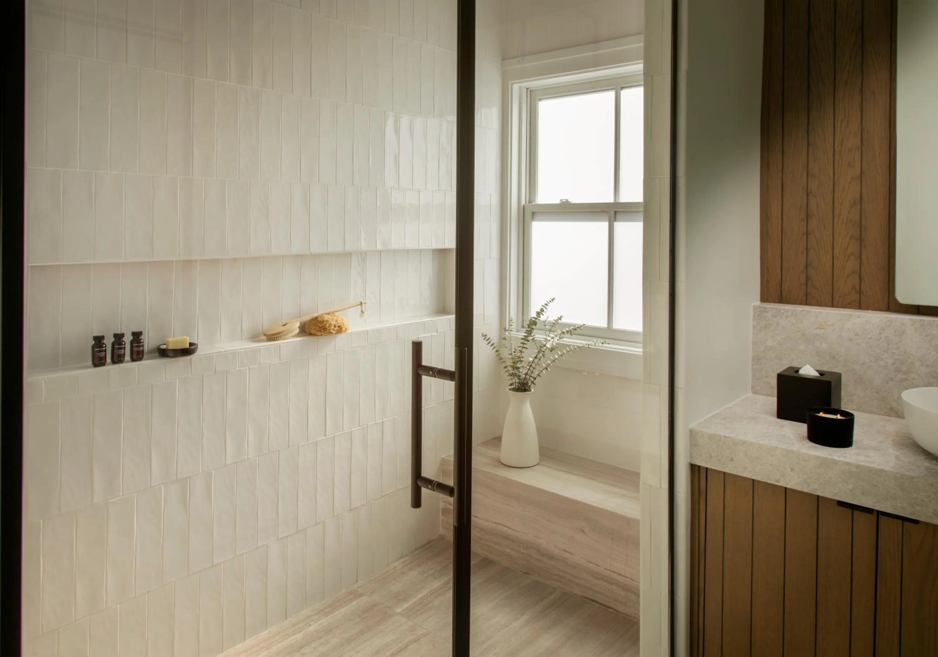 Bathroom, Bed in MacArthur Place Inn & Spa