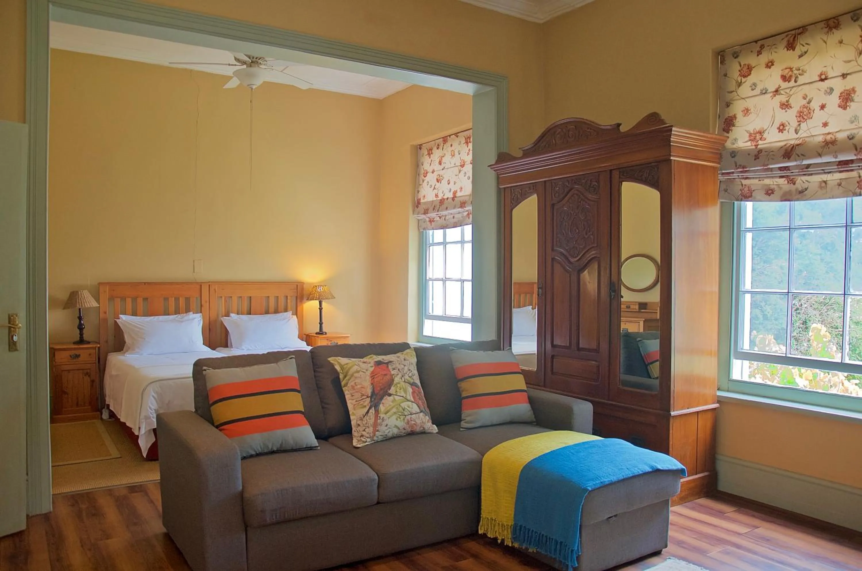 Living room, Bed in Mountain Manor Guest House & Executive Suites