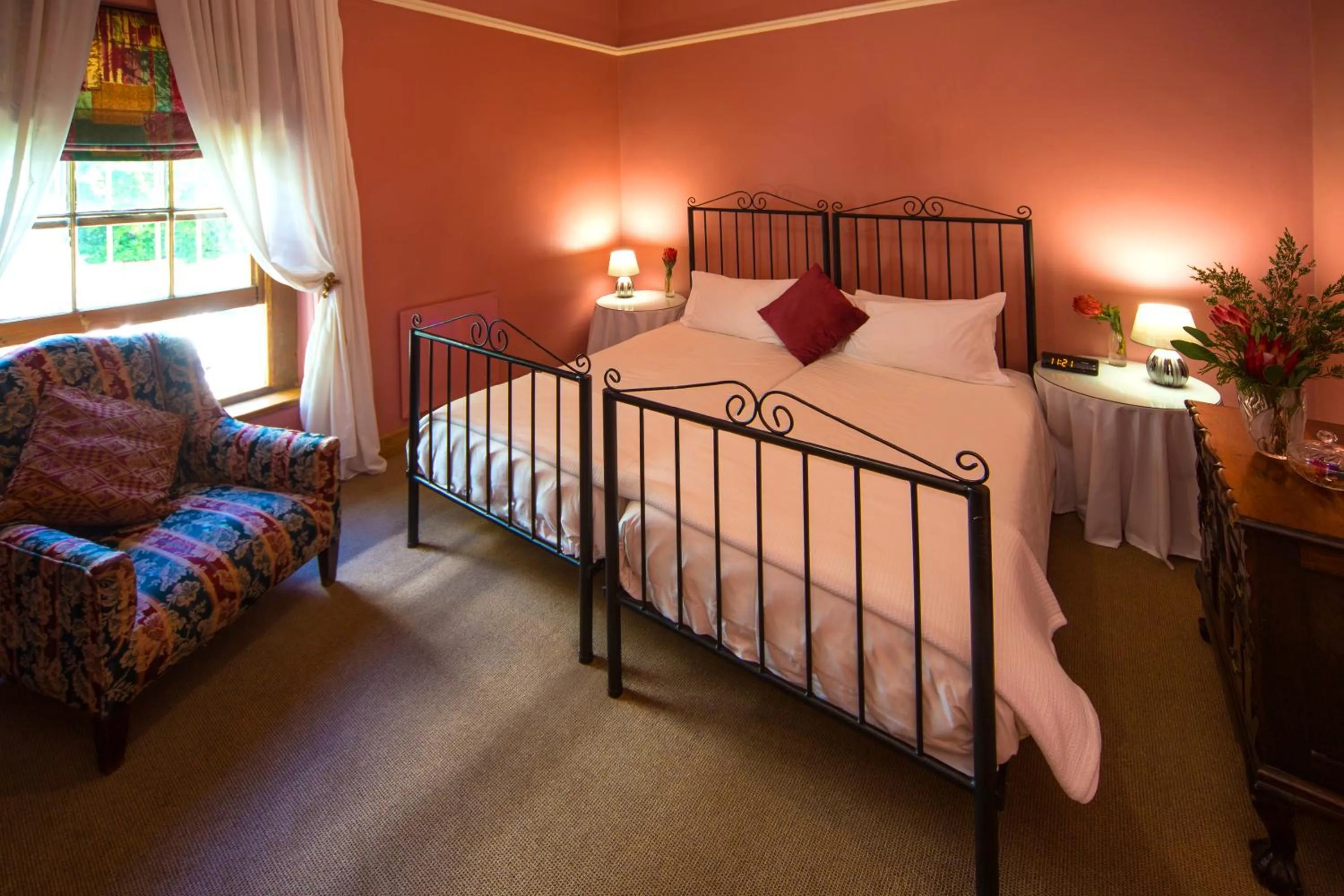 Photo of the whole room, Bed in Mountain Manor Guest House & Executive Suites