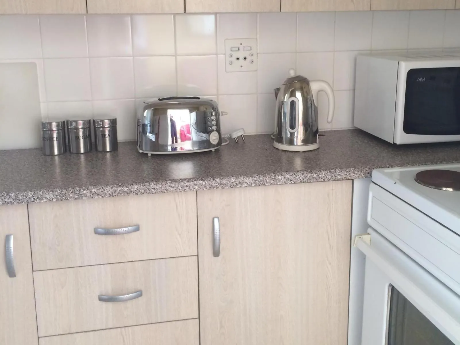 Coffee/tea facilities in Mountain Manor Guest House & Executive Suites