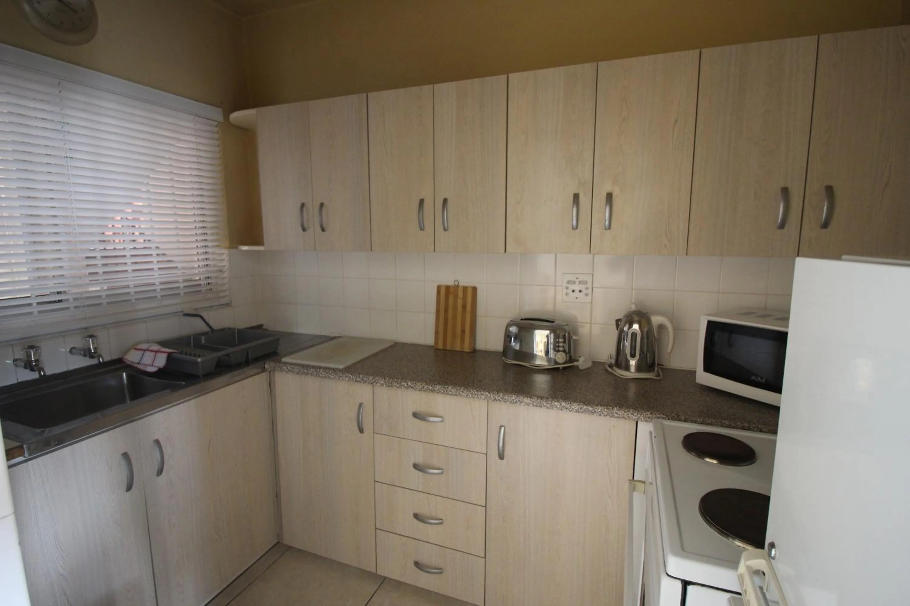 Kitchen or kitchenette in Mountain Manor Guest House & Executive Suites