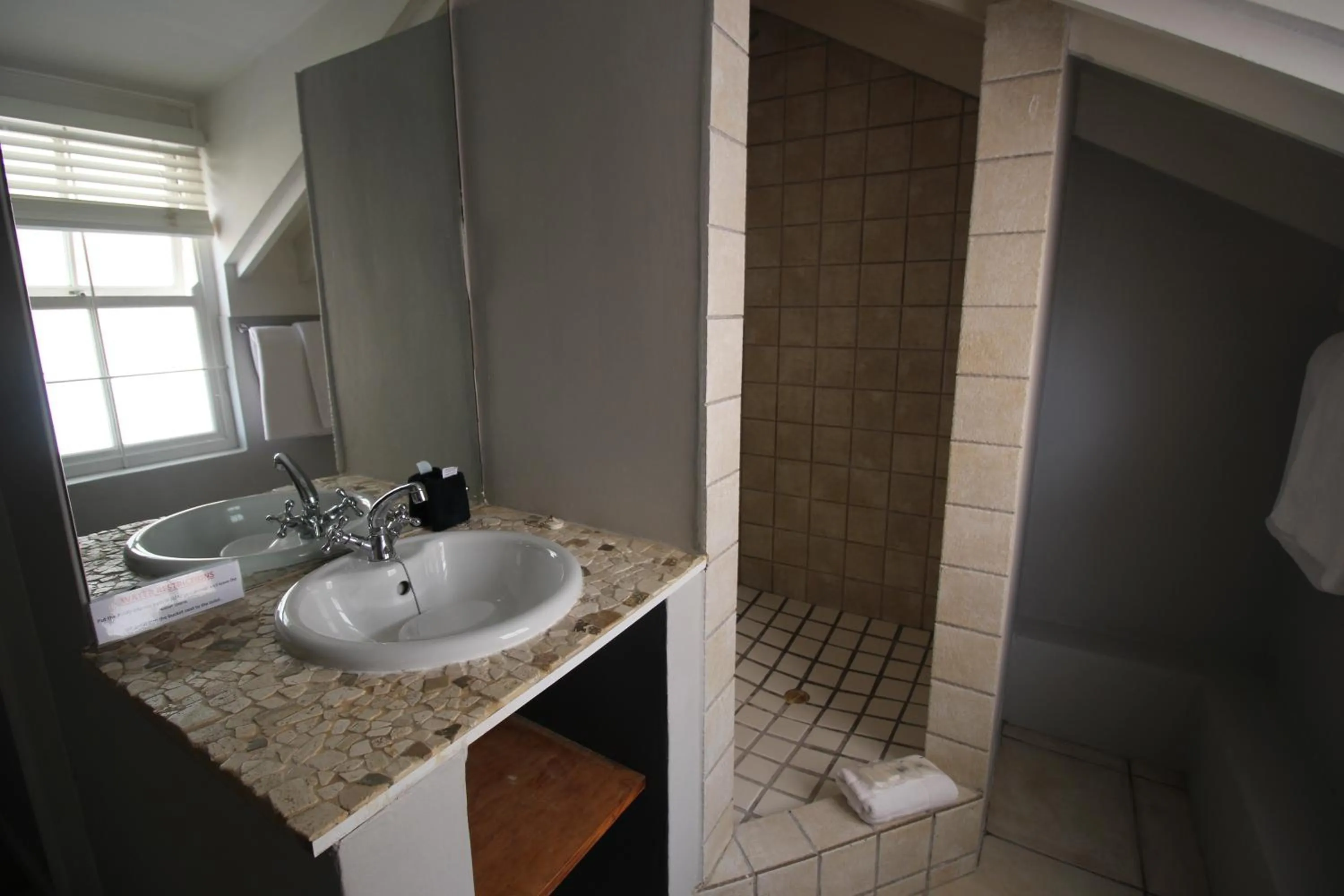 Bathroom in Mountain Manor Guest House & Executive Suites