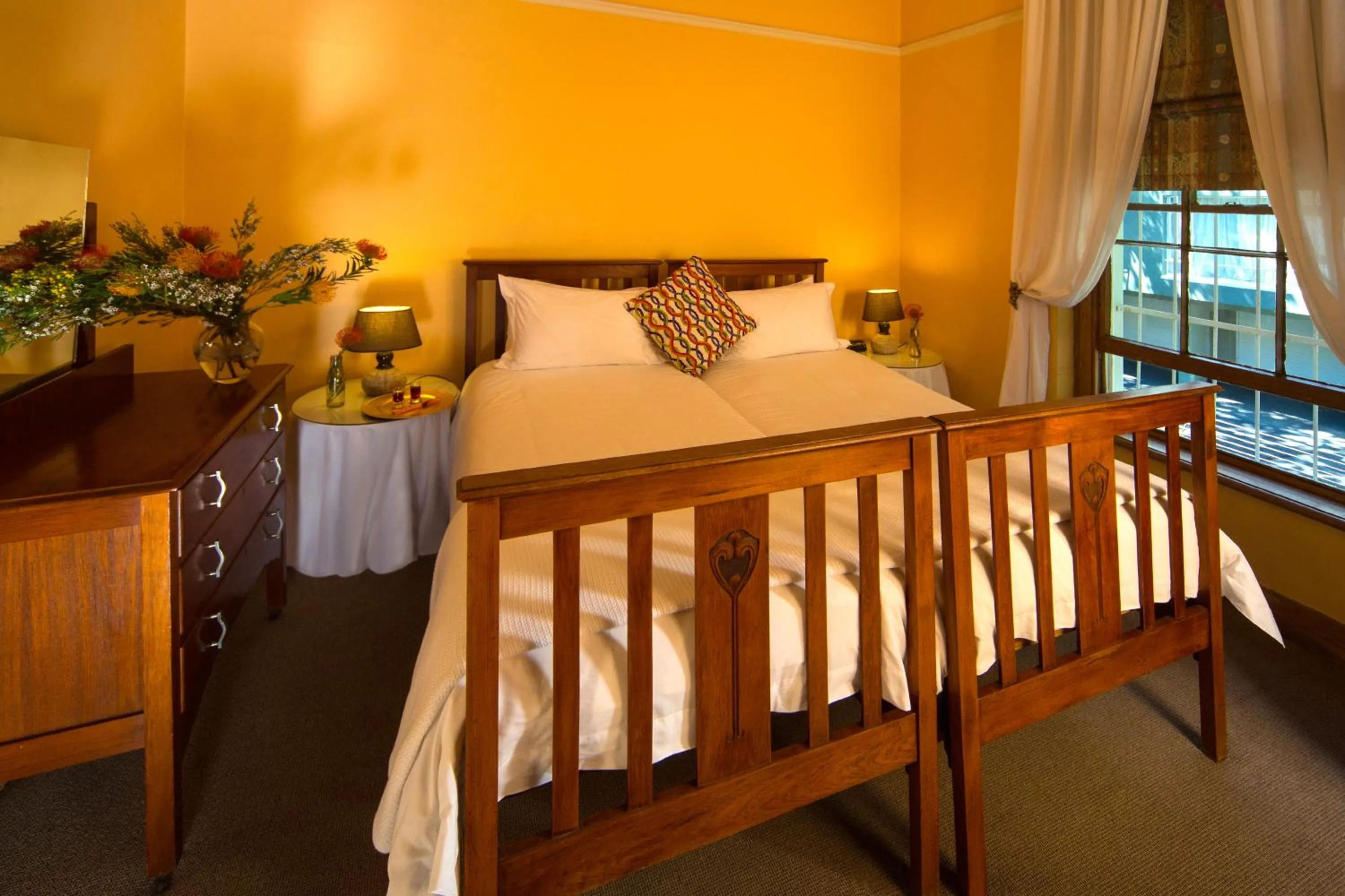 Photo of the whole room, Bed in Mountain Manor Guest House & Executive Suites