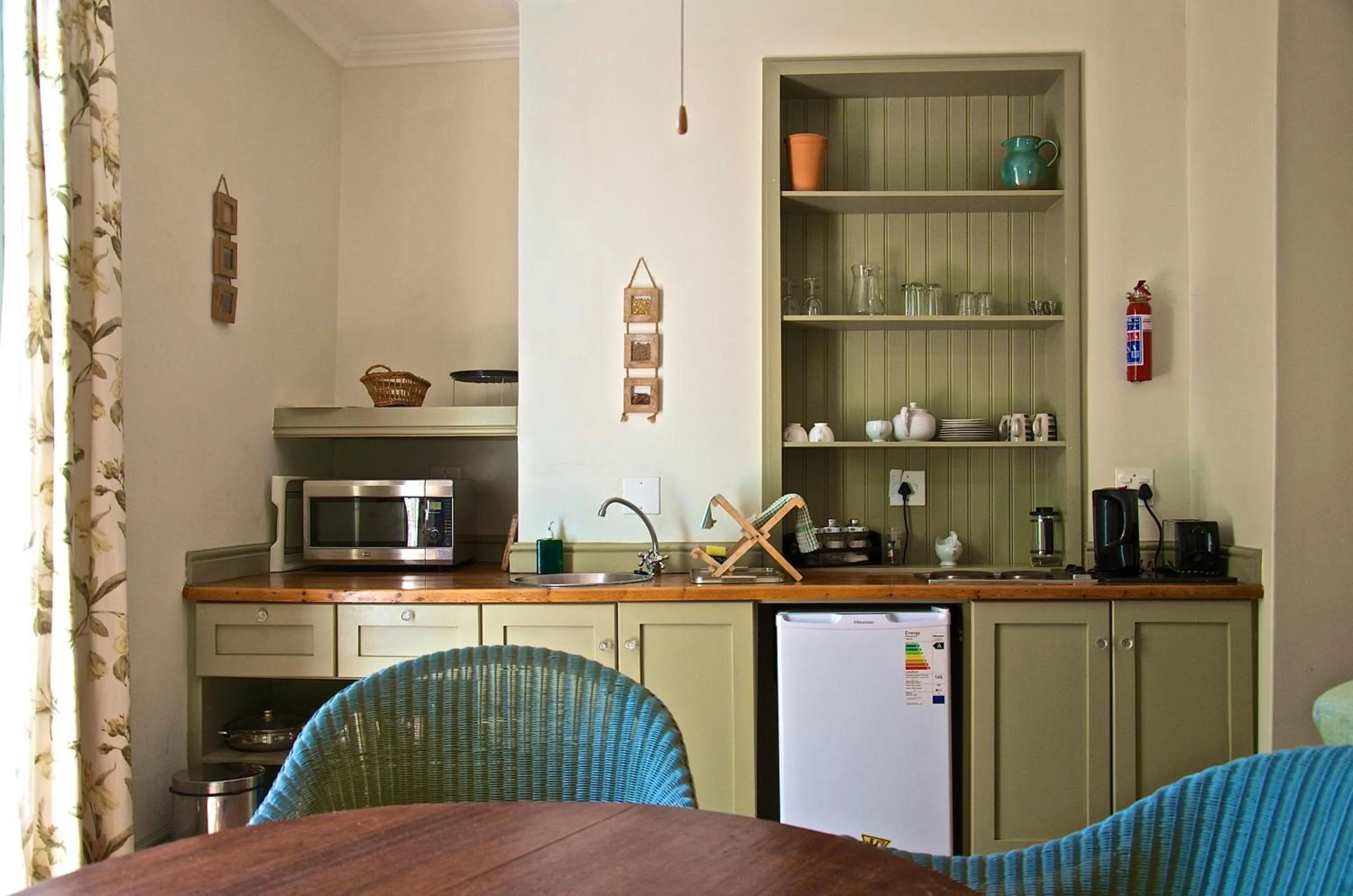 Kitchen or kitchenette in Mountain Manor Guest House & Executive Suites