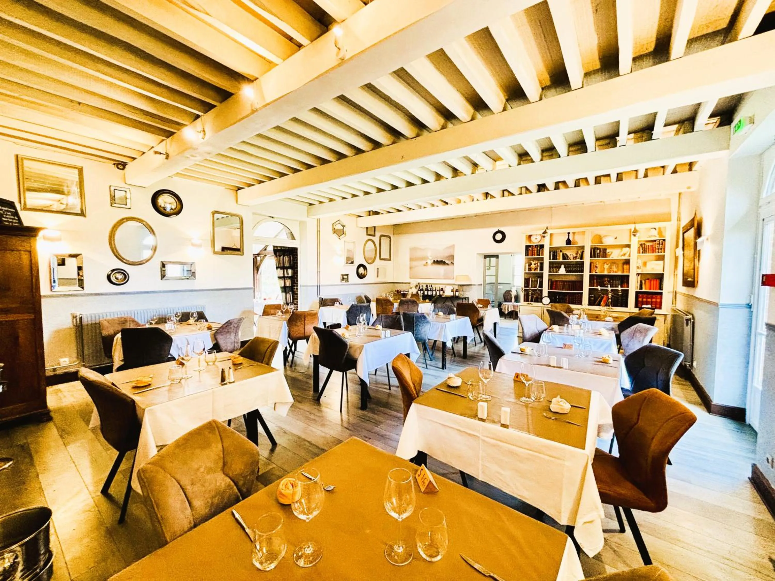 Restaurant/places to eat in Château Corneille