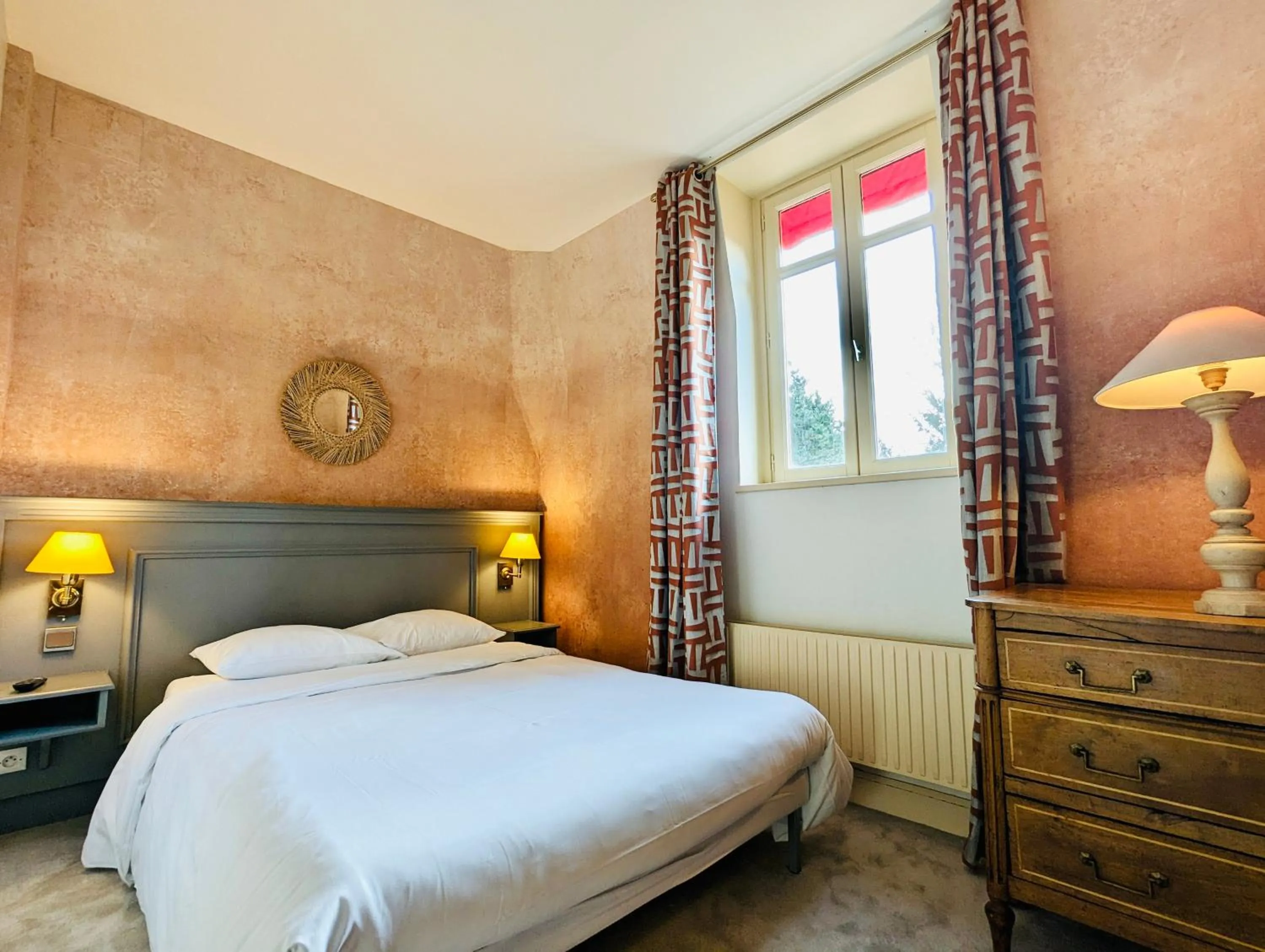 Photo of the whole room, Bed in Château Corneille
