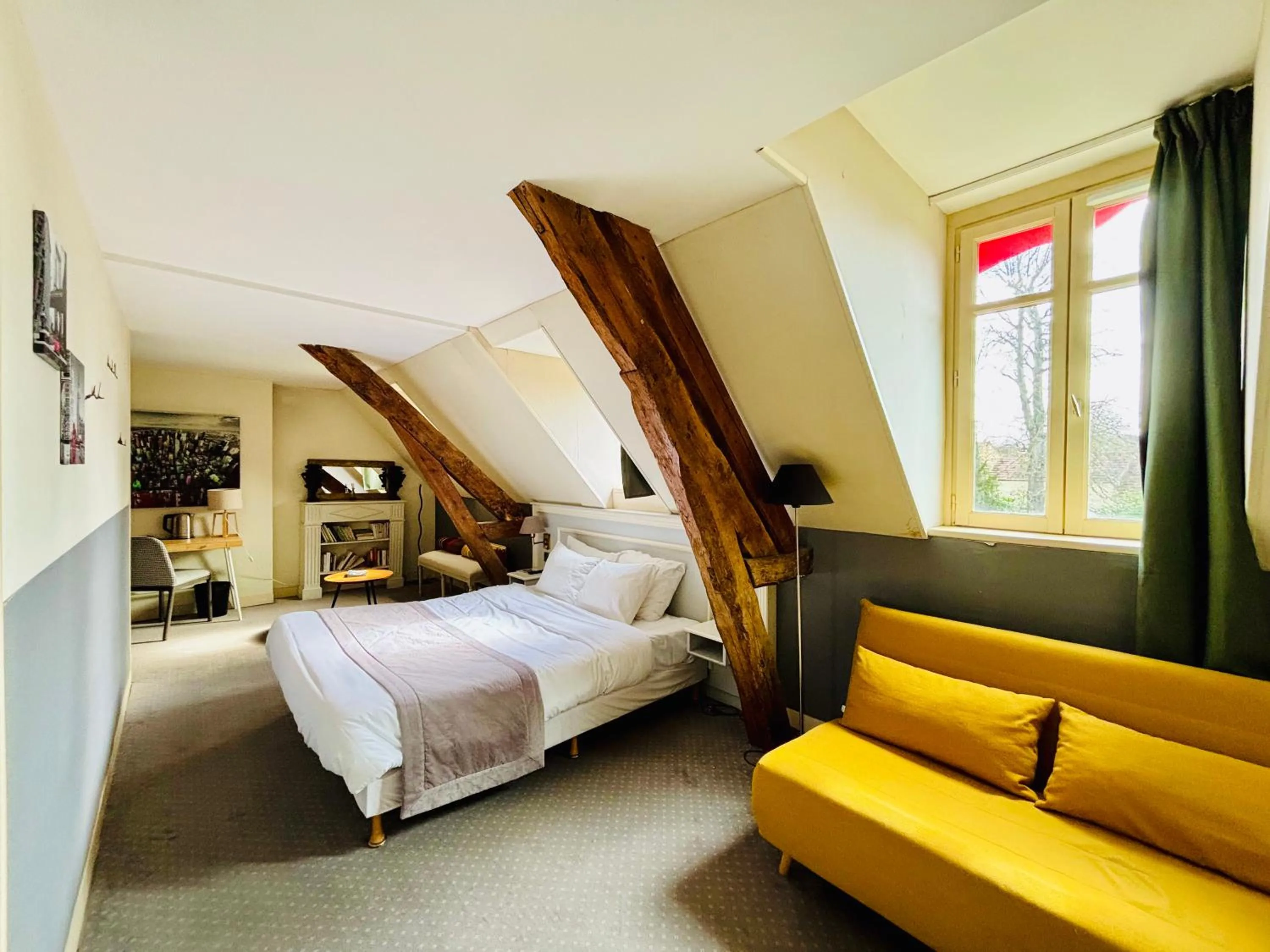 Bedroom, Bed in Château Corneille
