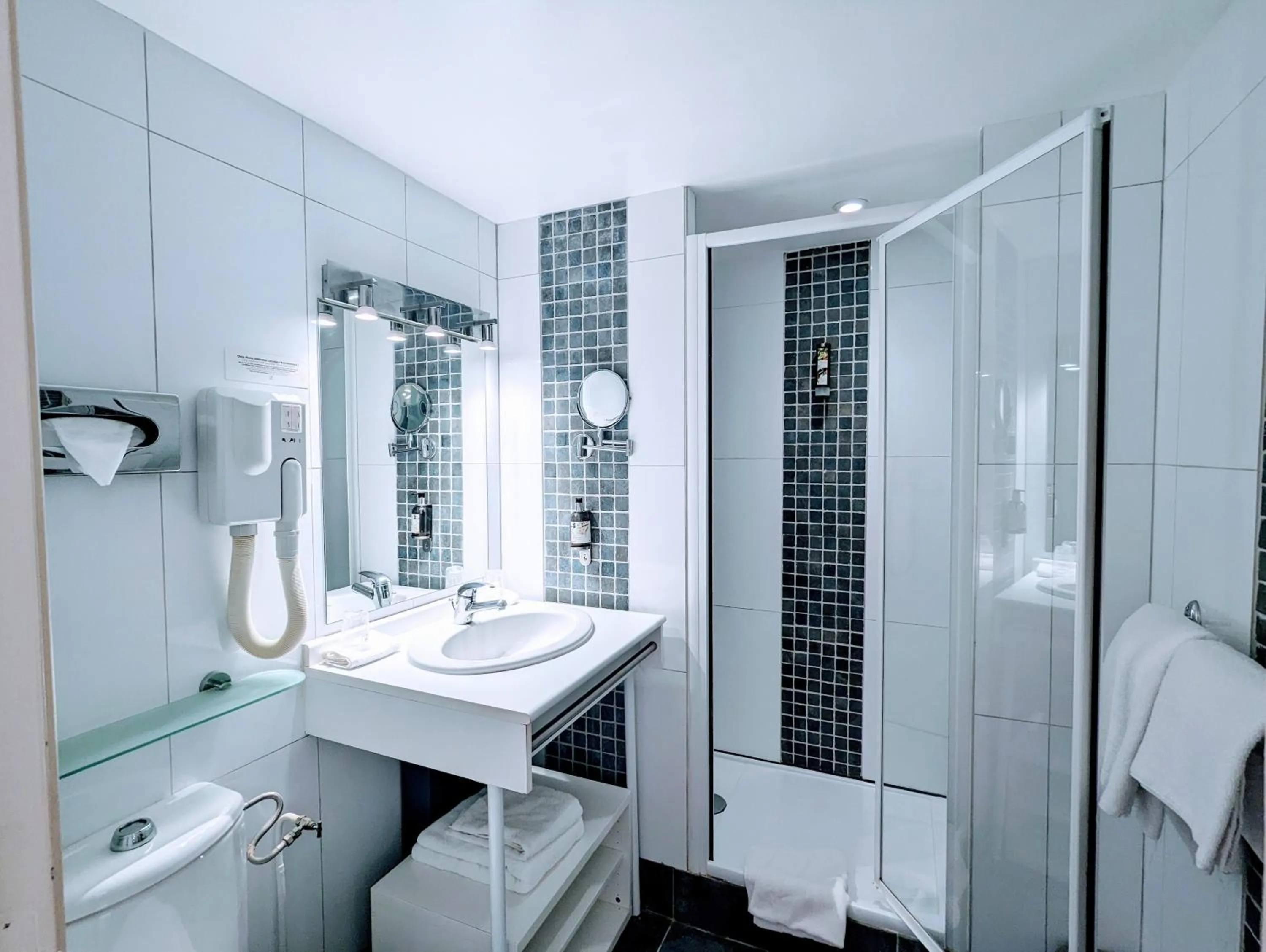 Bathroom in Château Corneille