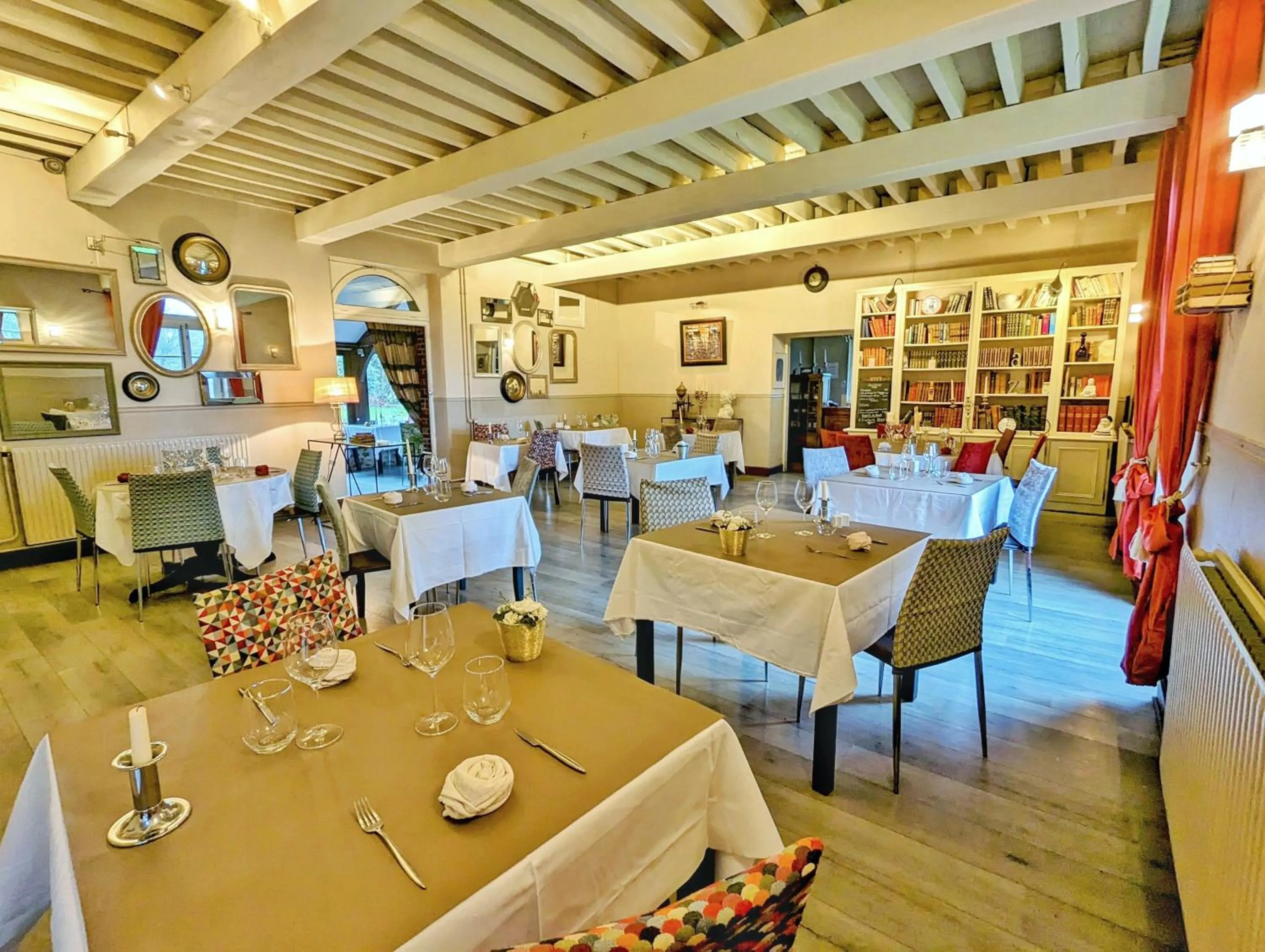 Restaurant/places to eat in Château Corneille