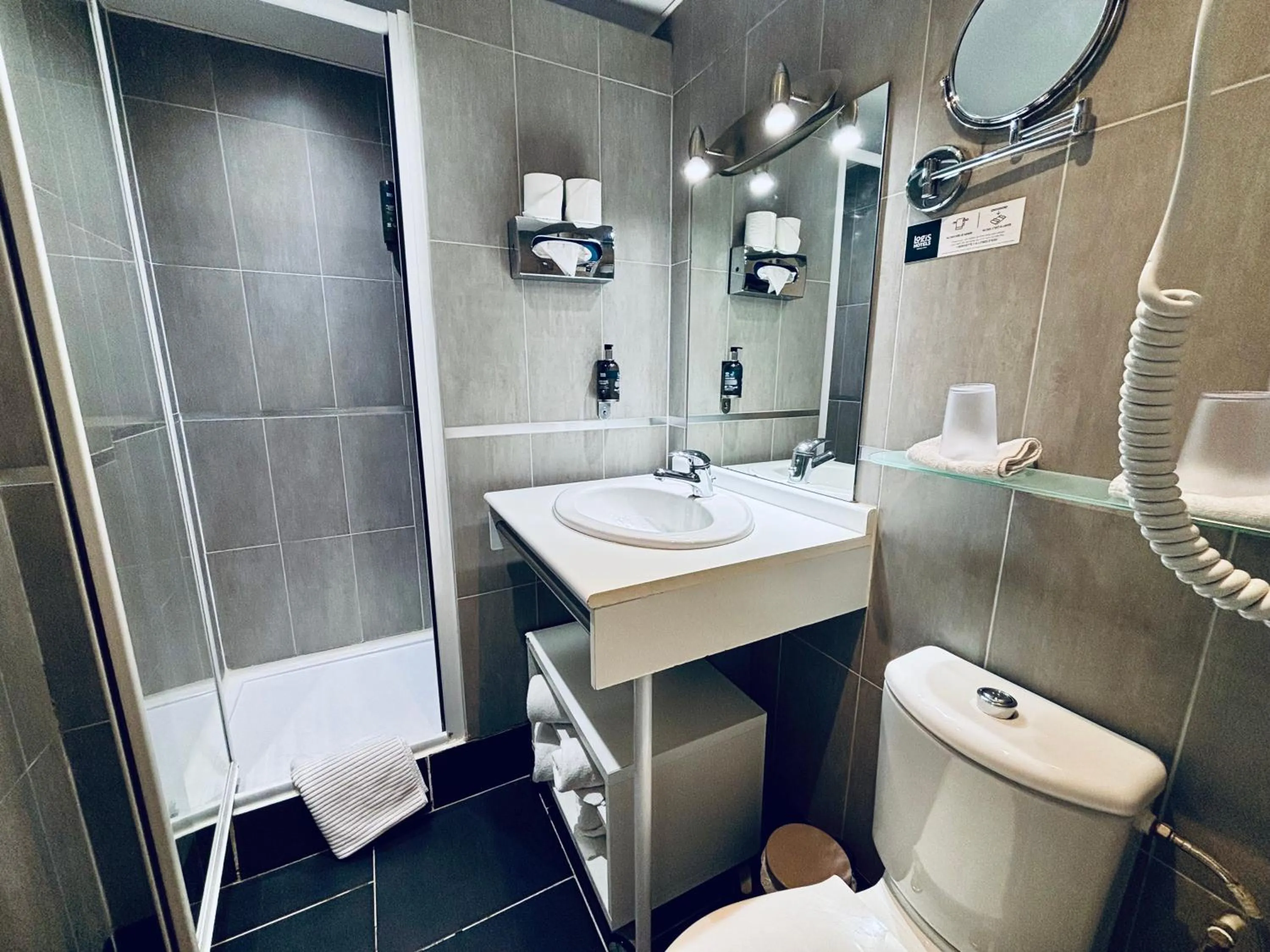 Bathroom in Château Corneille