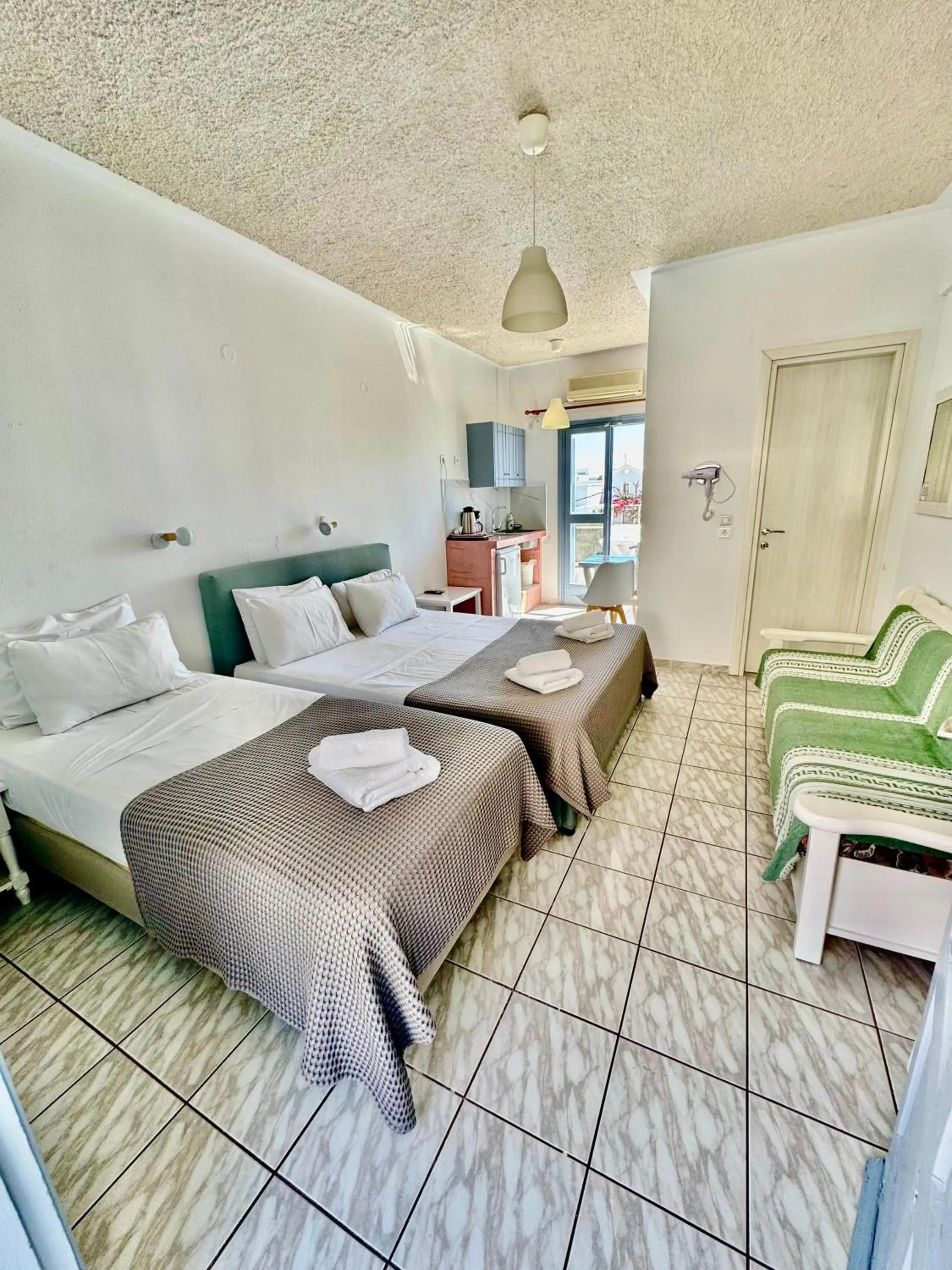 Photo of the whole room, Bed in Zacharakis Studios