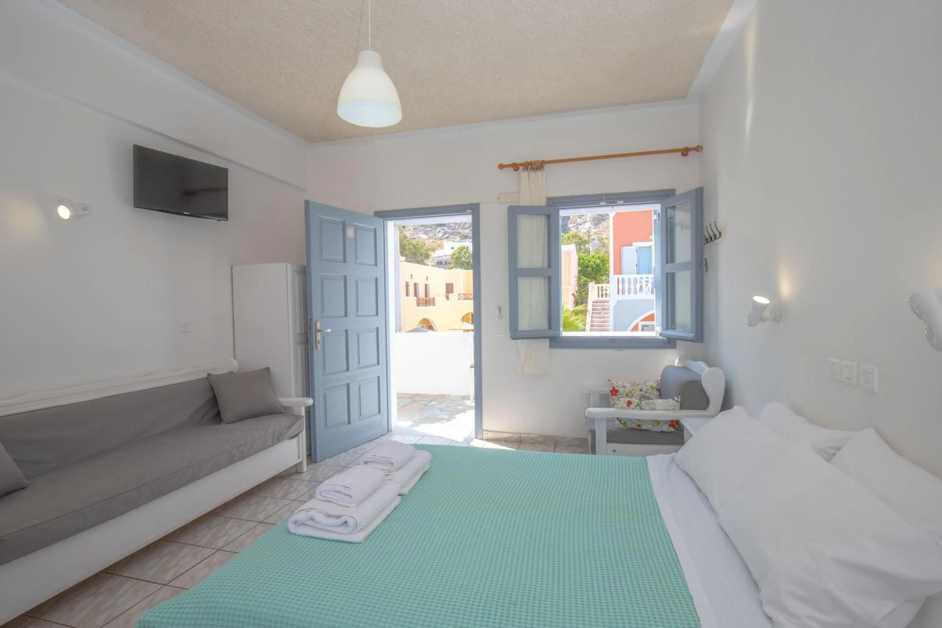 Bedroom, Bed in Zacharakis Studios