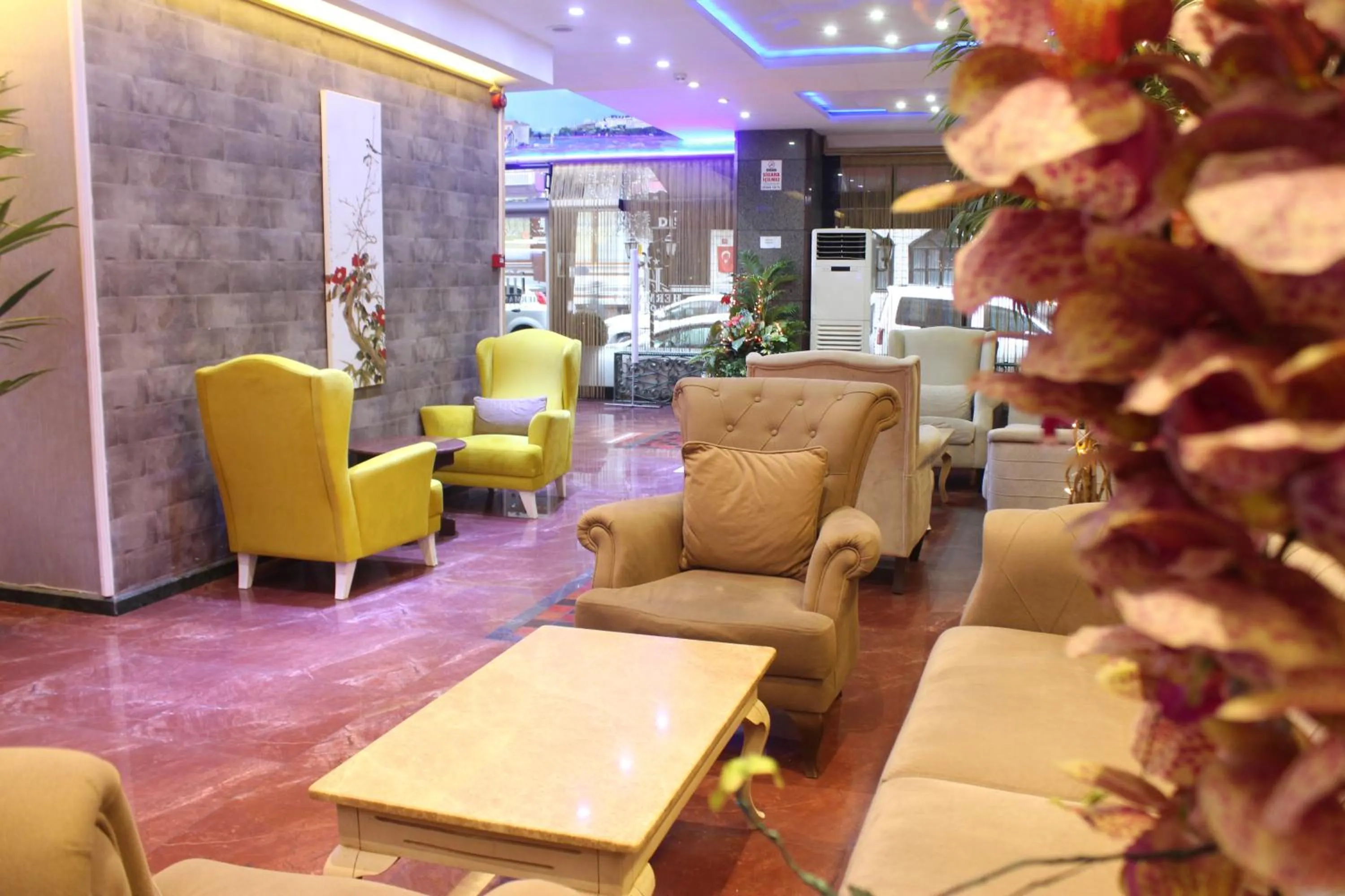 Lounge or bar in Hermanos Hotel