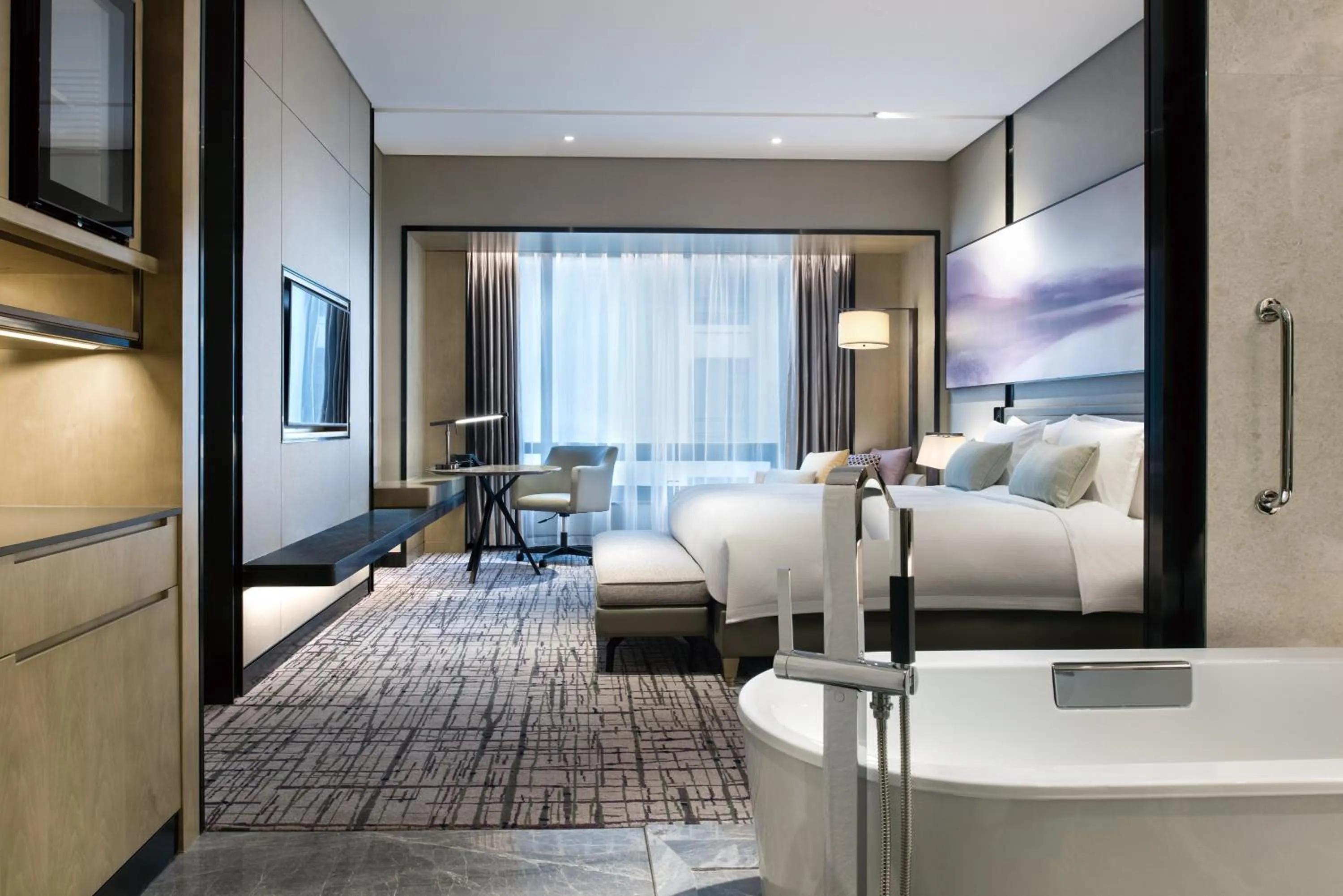 Photo of the whole room, Bed in Crowne Plaza Shanghai Pujiang by IHG