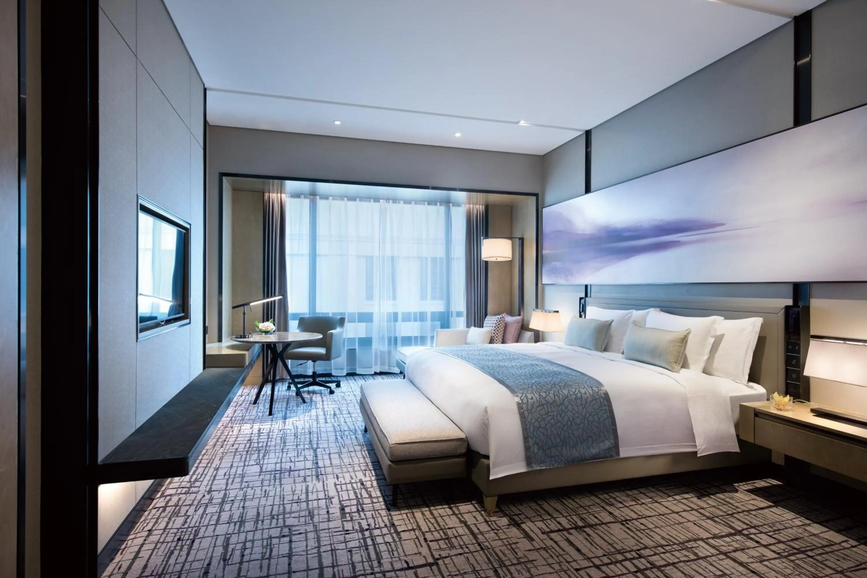 Photo of the whole room, Bed in Crowne Plaza Shanghai Pujiang by IHG
