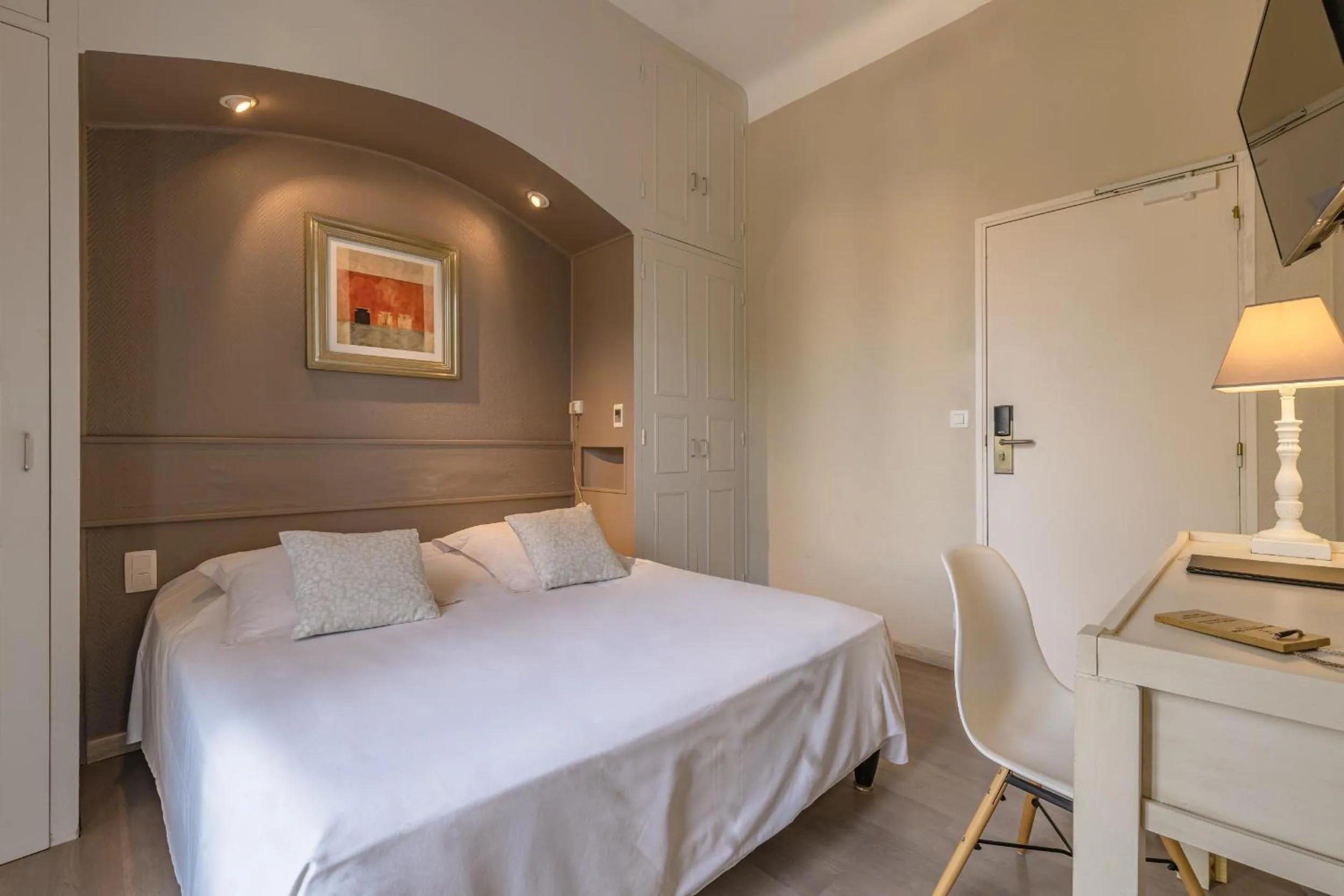 Bed in Les Jardins du Cèdre, Boutique hôtel & gastronomie