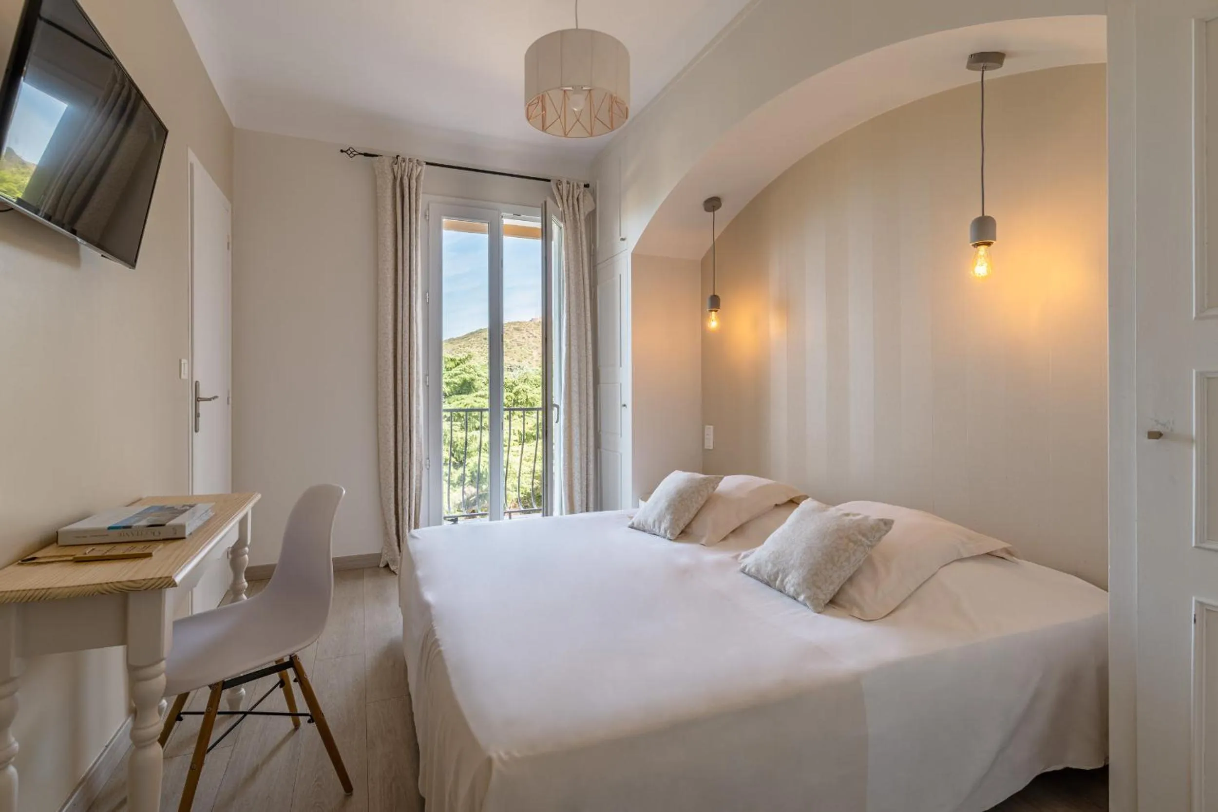 Bed in Les Jardins du Cèdre, Boutique hôtel & gastronomie