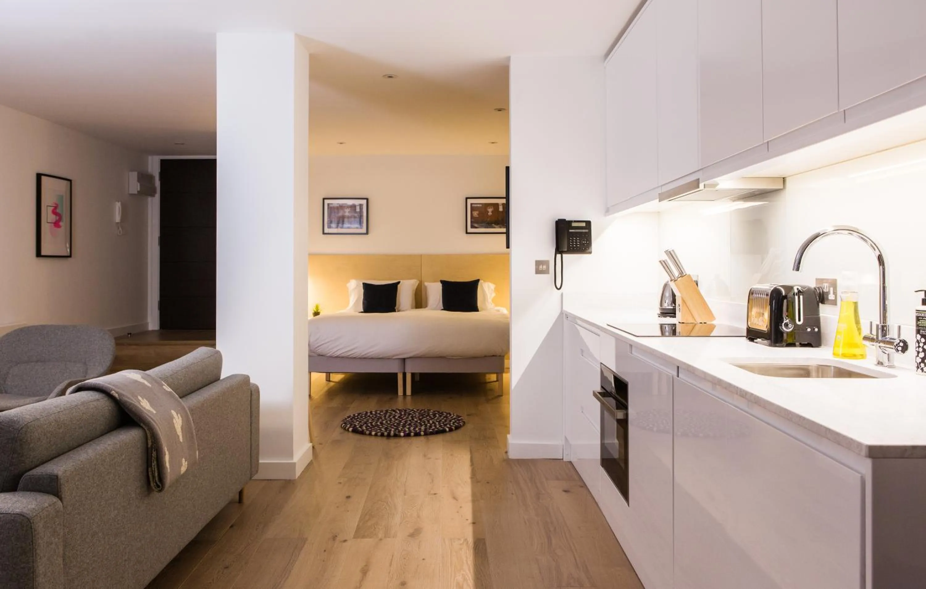 Kitchen or kitchenette, Bed in Hiding Space Westgate Apartments