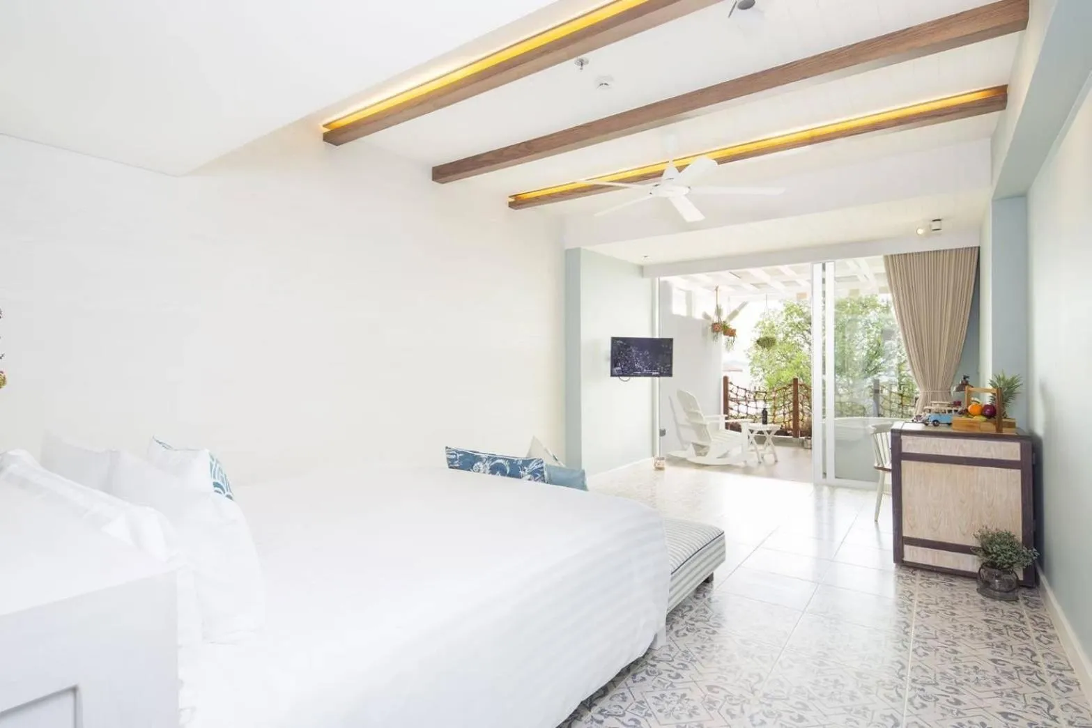 Communal lounge/ TV room, Bed in Kept Bangsaray Hotel Pattaya