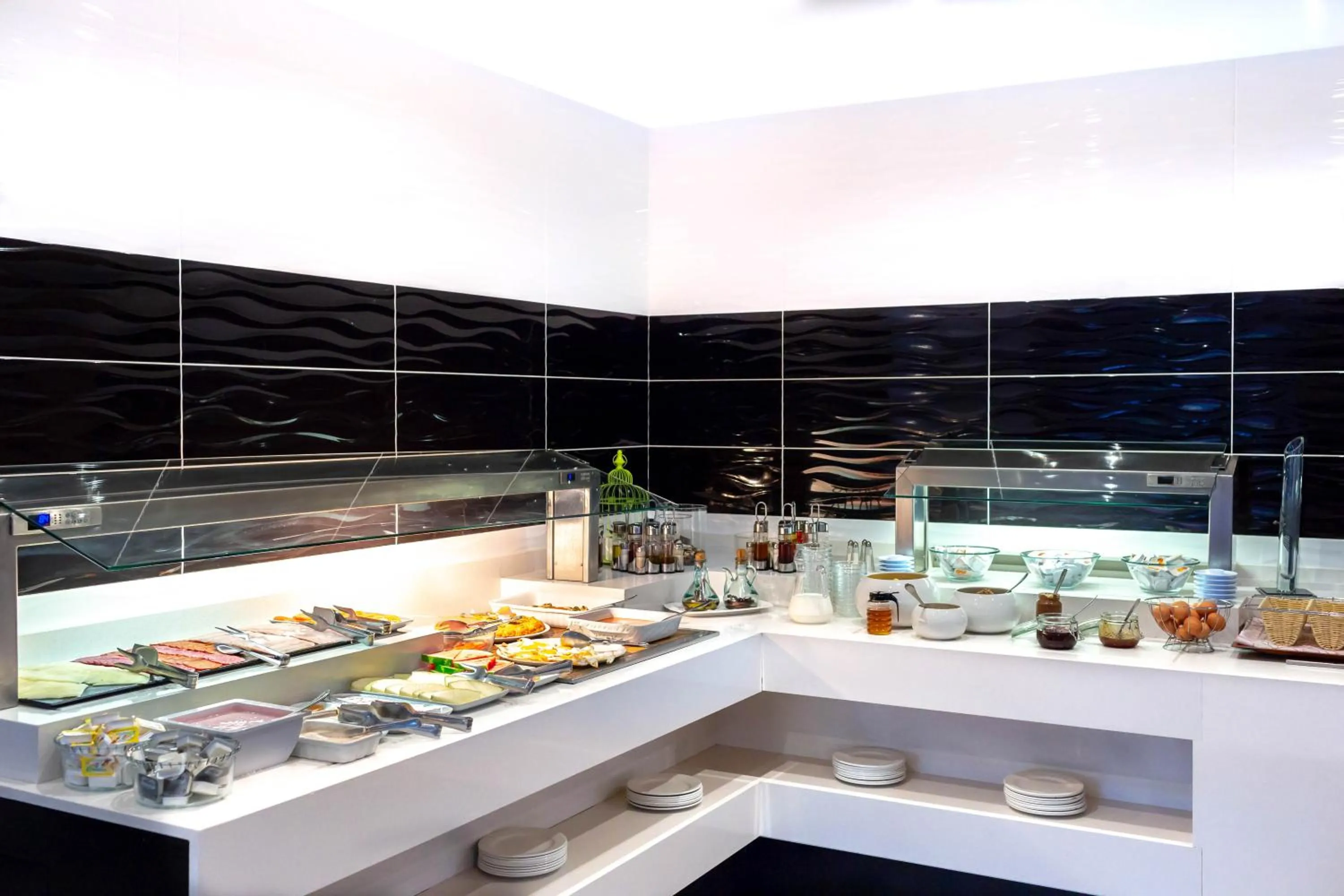 Food and drinks in Hostal Neptuno