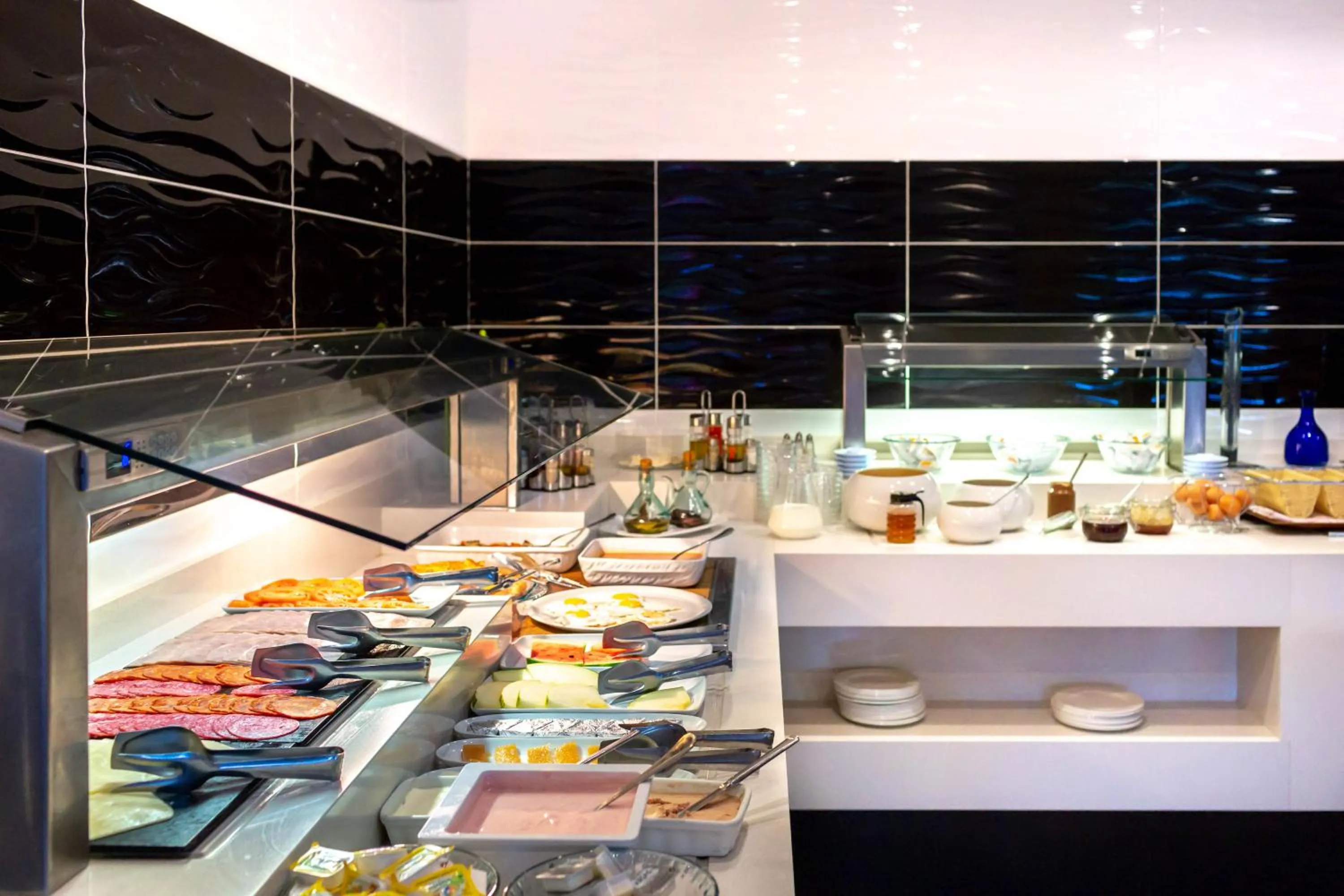 Food and drinks in Hostal Neptuno