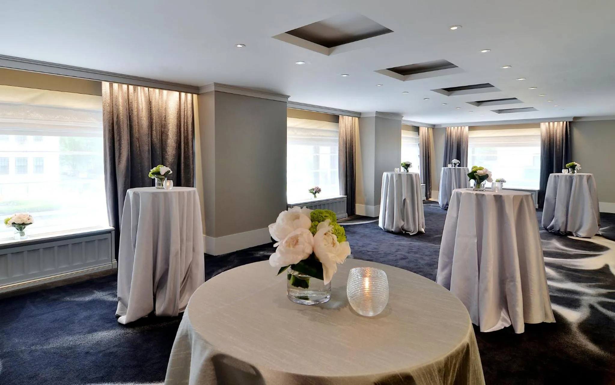 Meeting/conference room in Loews Regency New York Hotel