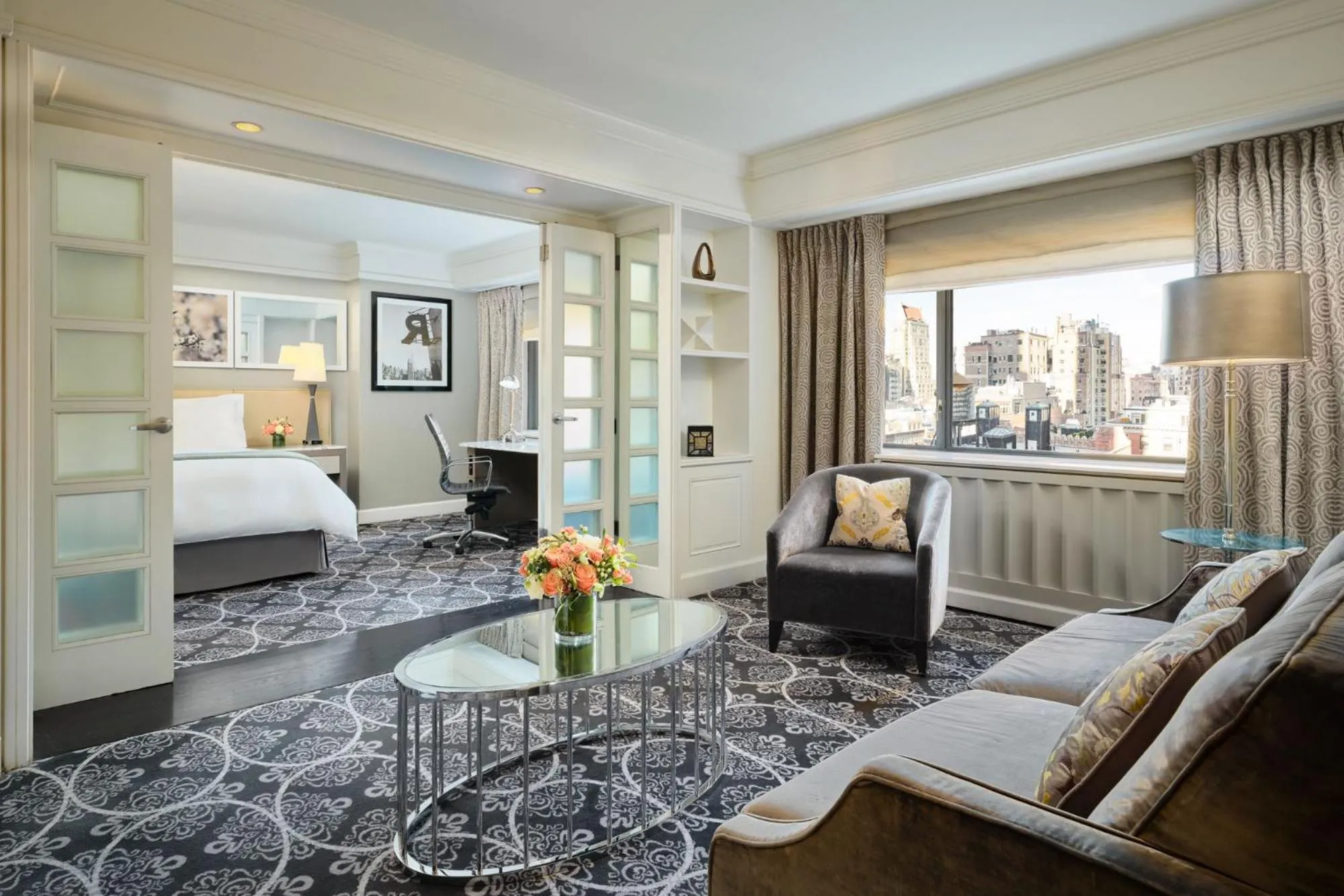 Photo of the whole room, Bed in Loews Regency New York Hotel