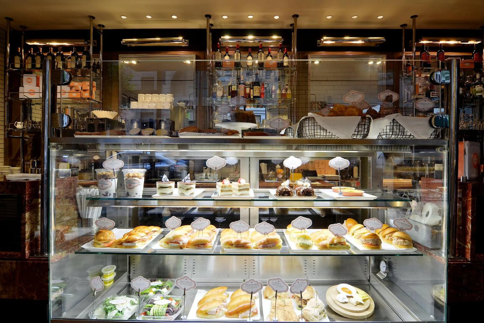 Restaurant/places to eat in Loews Regency New York Hotel