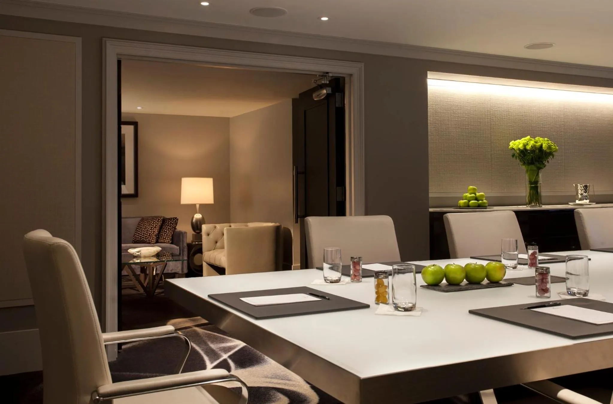 Meeting/conference room in Loews Regency New York Hotel