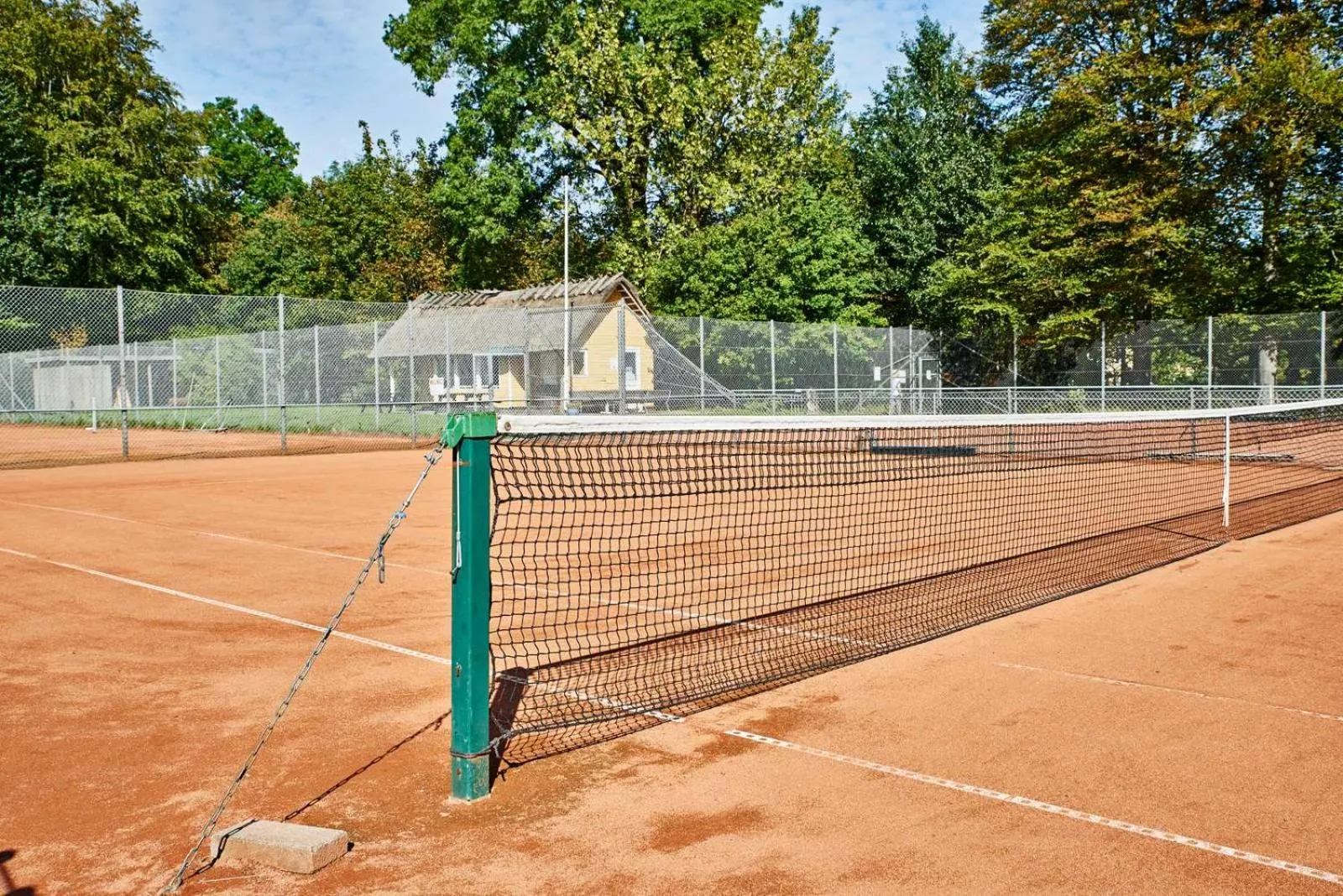 Tennis court in Frederiksværk Camping & Hostel