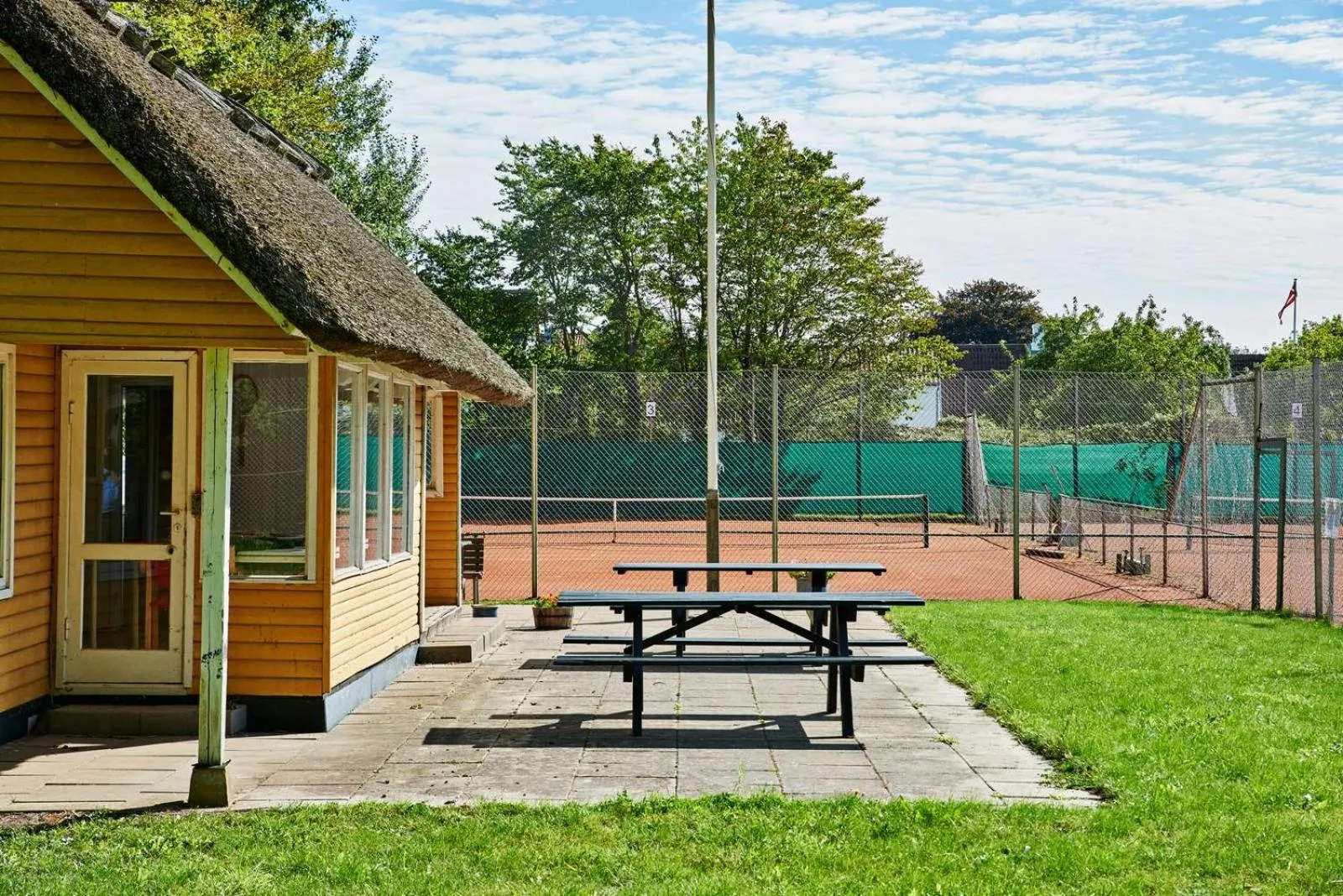 Tennis court in Frederiksværk Camping & Hostel