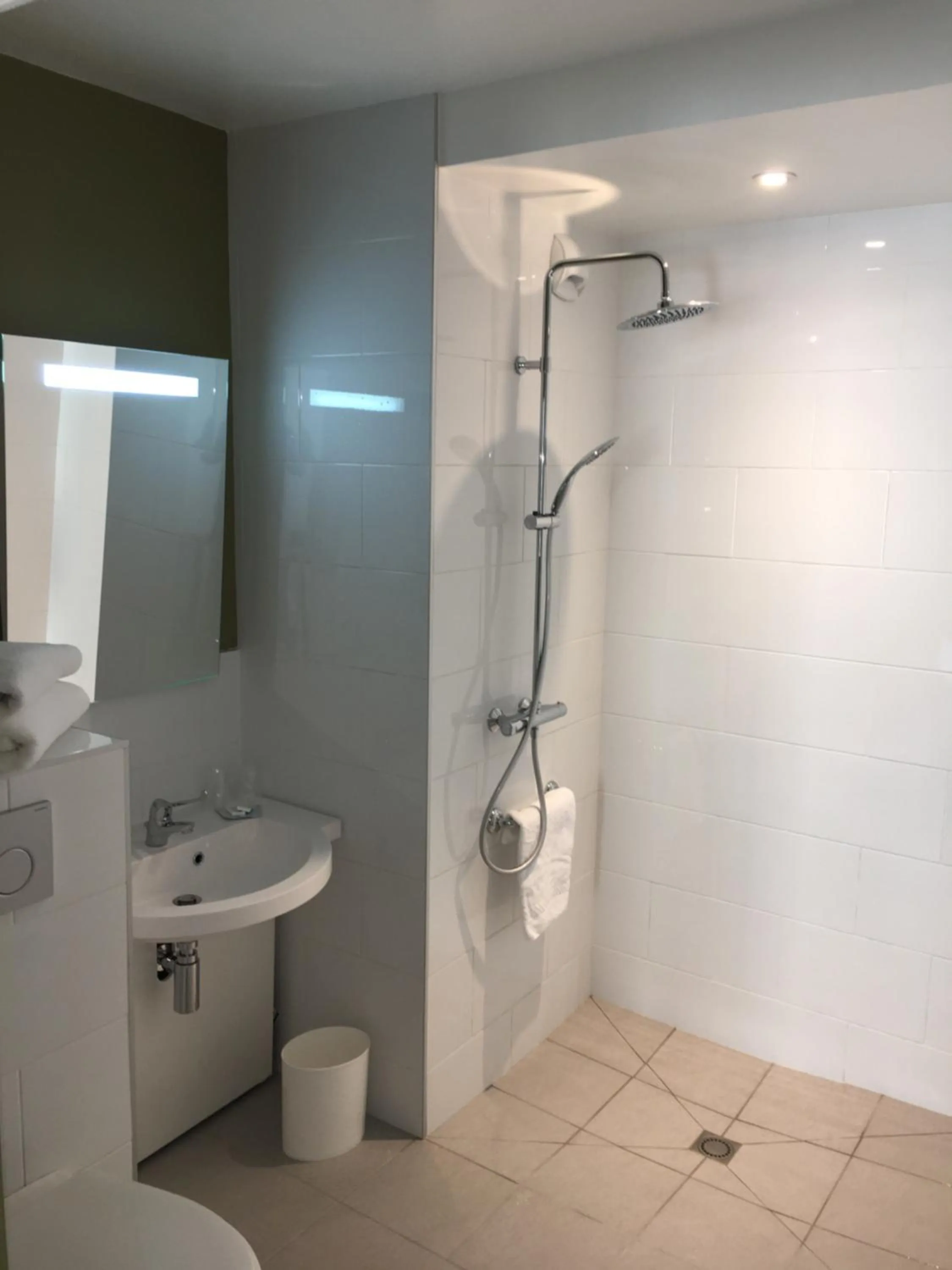 Shower in Sweet Home