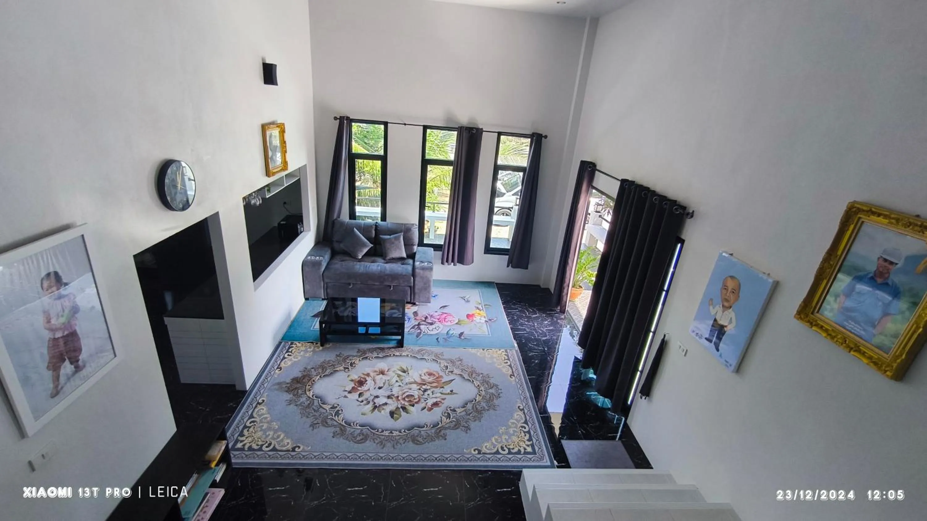 Seating area, Bed in Rai Eingpu