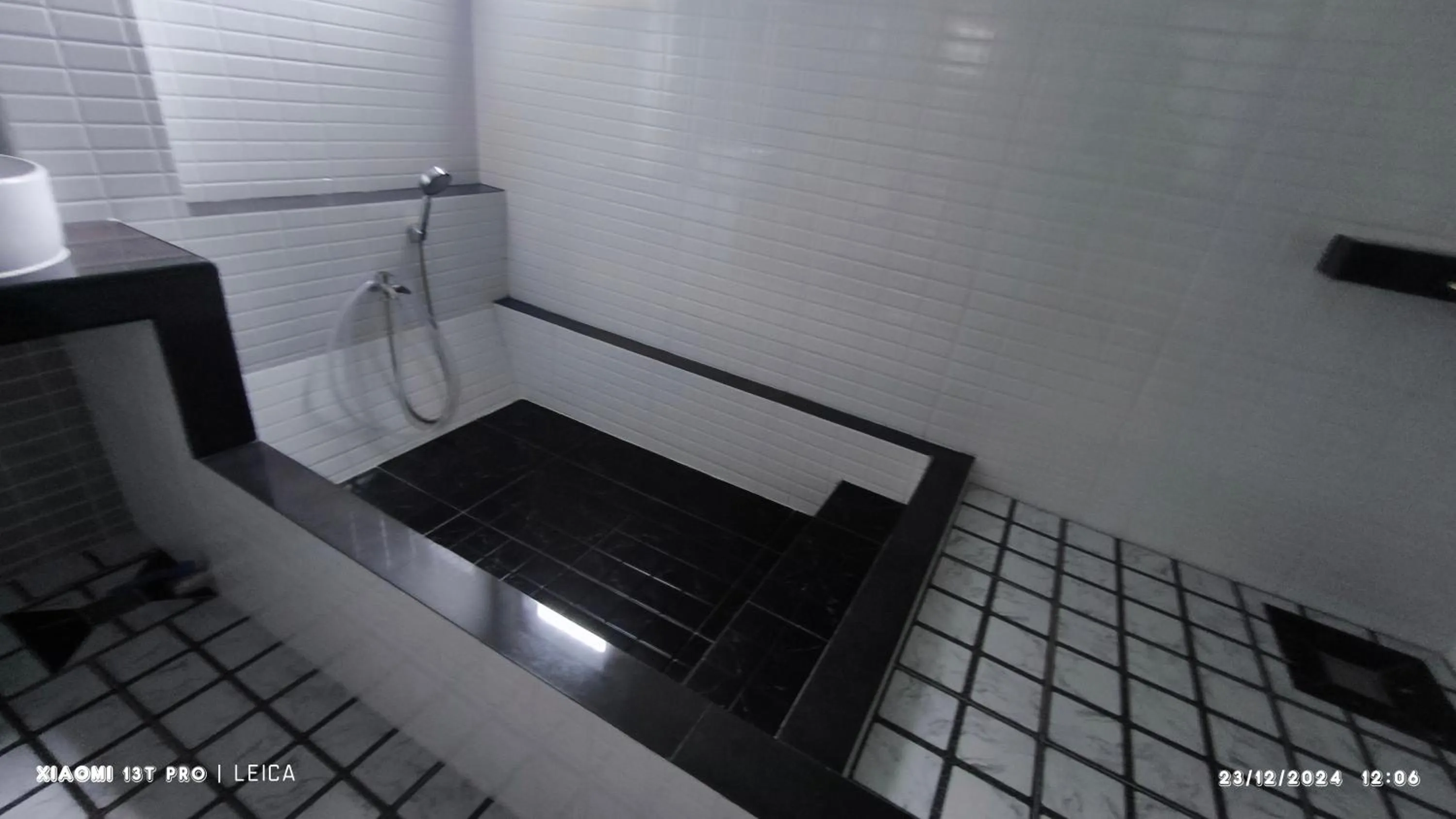 Bath, Bed in Rai Eingpu