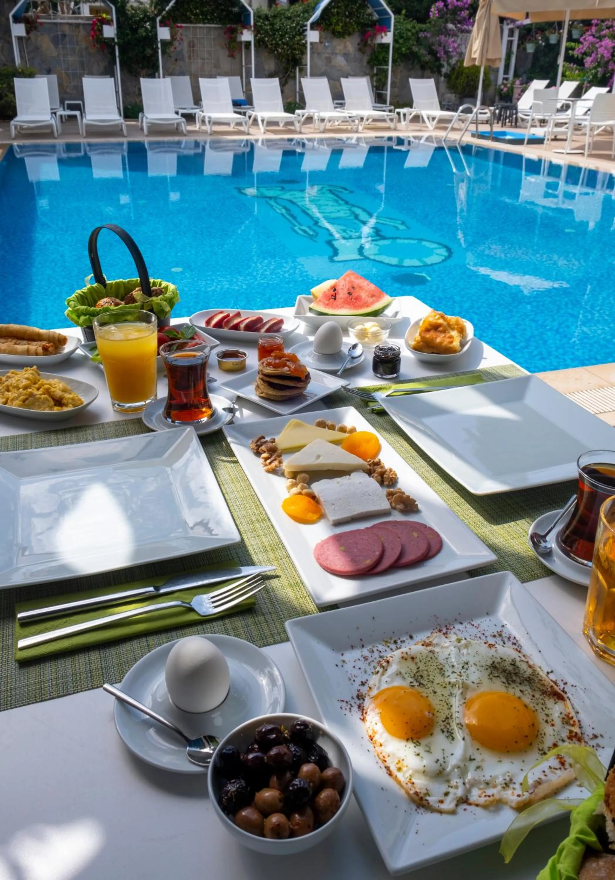 Swimming pool in Ascot Hotel Büyükada