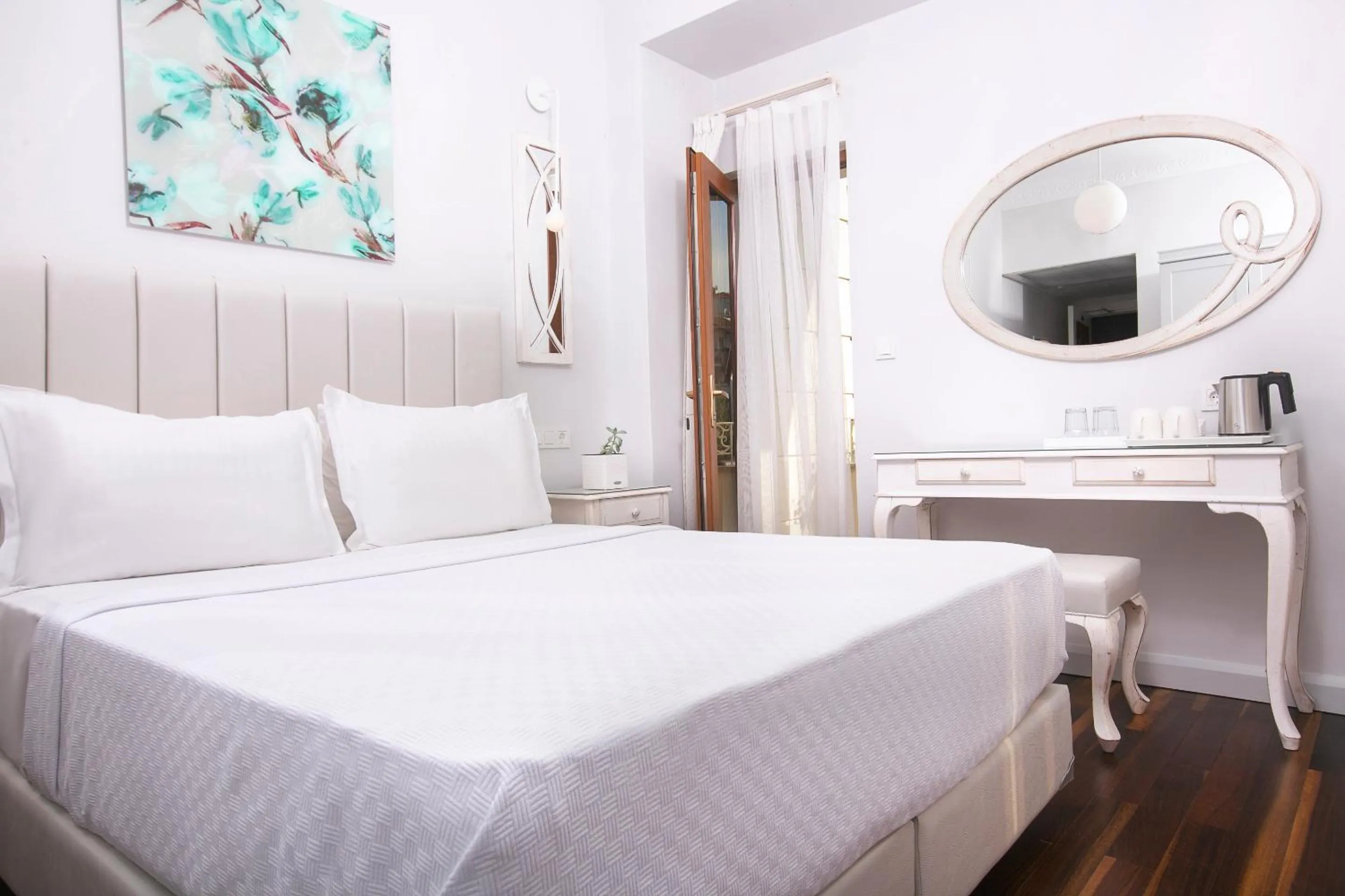 Bedroom, Bed in Ascot Hotel Büyükada