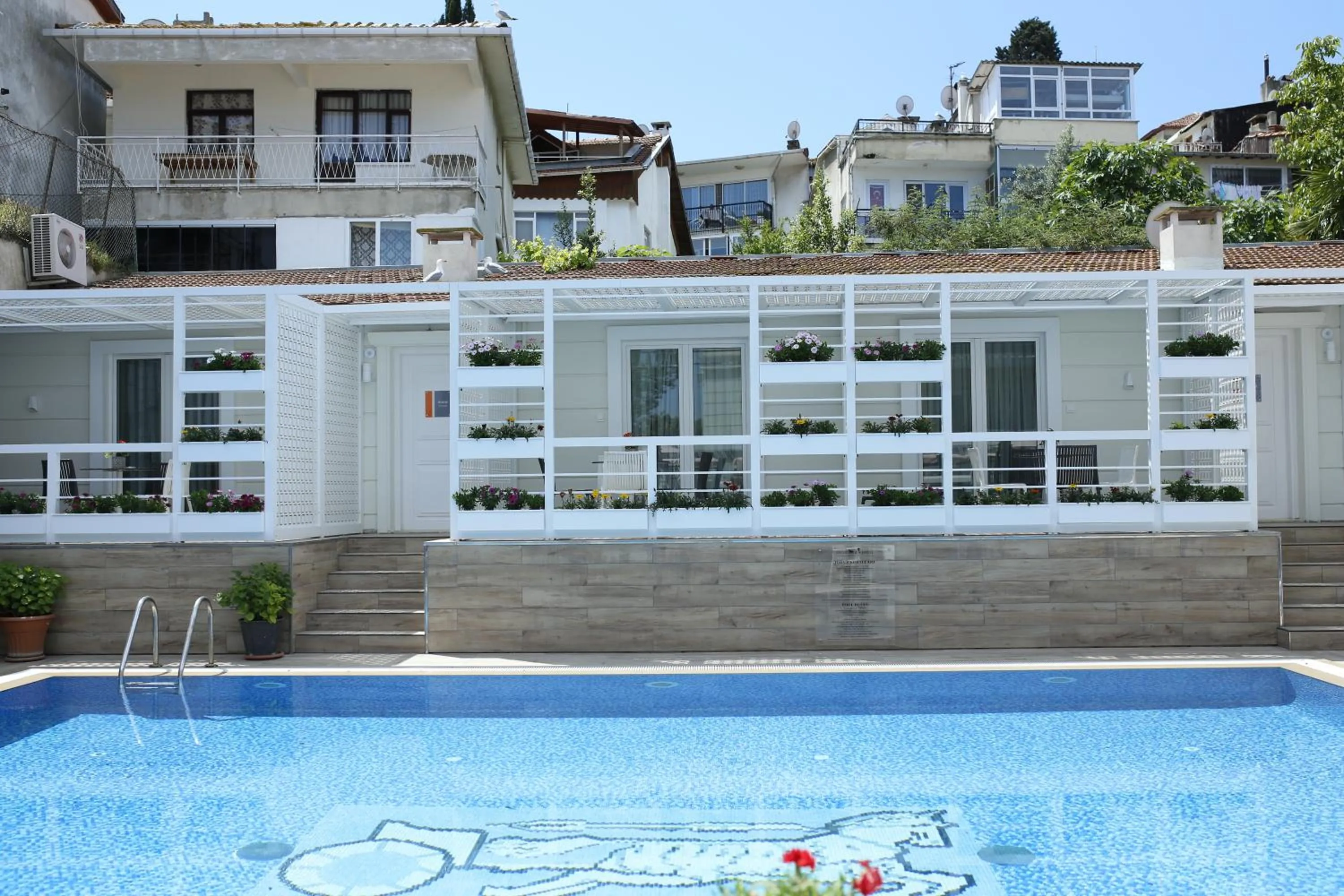 Swimming pool in Ascot Hotel Büyükada