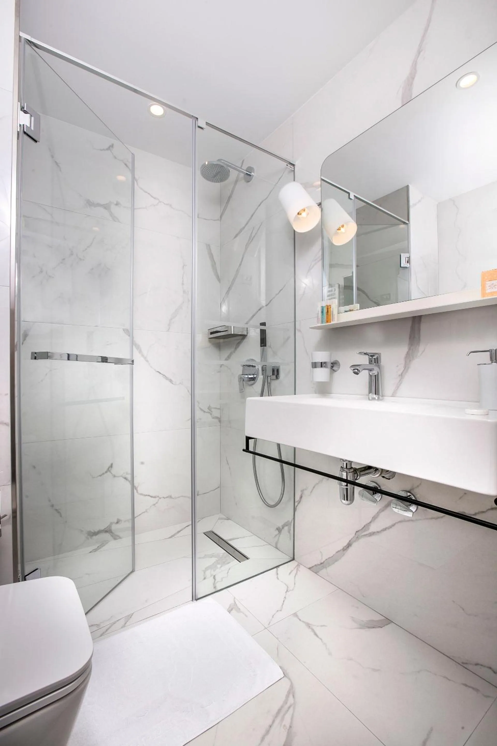 Bathroom in Ascot Hotel Büyükada