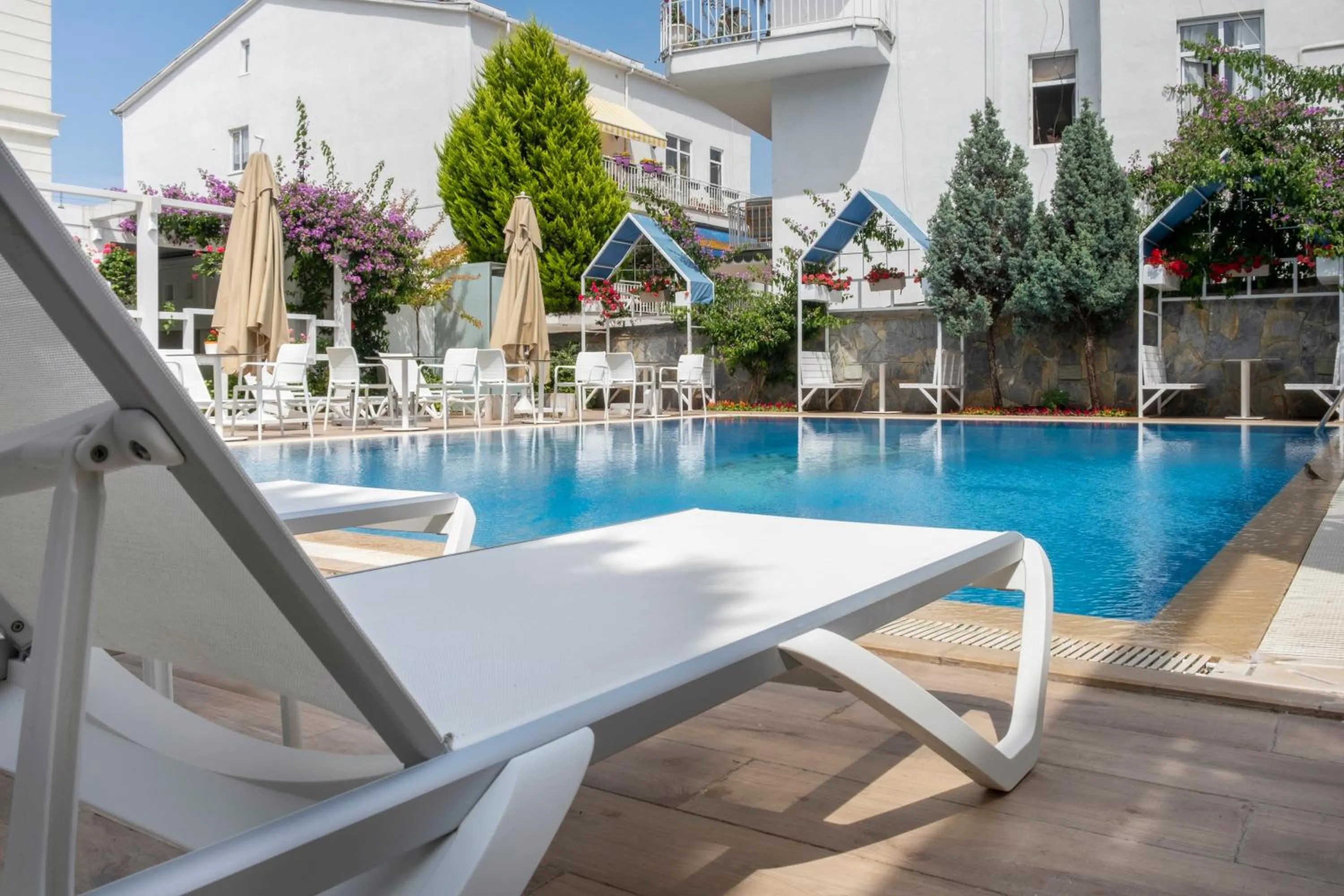 Swimming pool in Ascot Hotel Büyükada