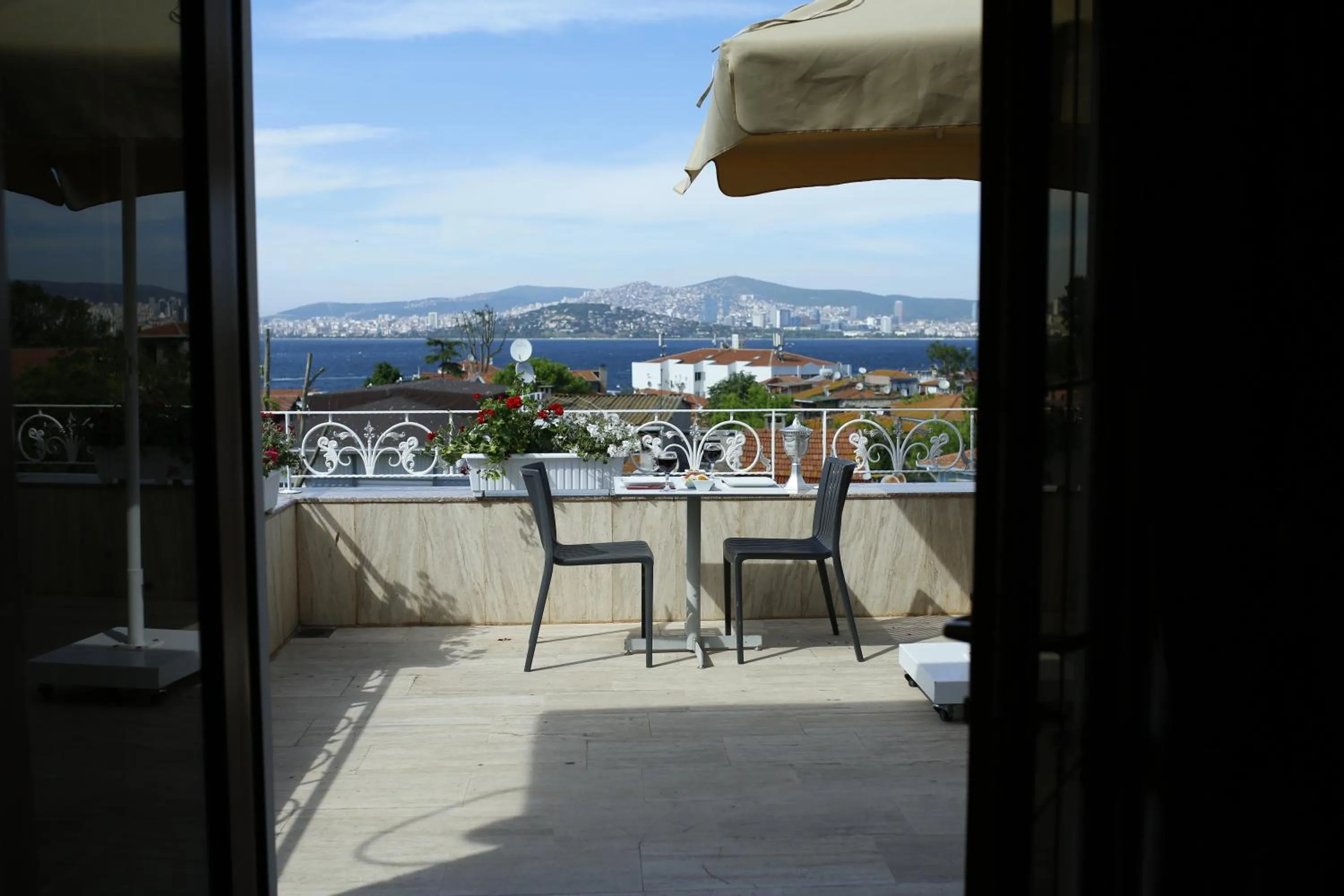 Balcony/Terrace in Ascot Hotel Büyükada