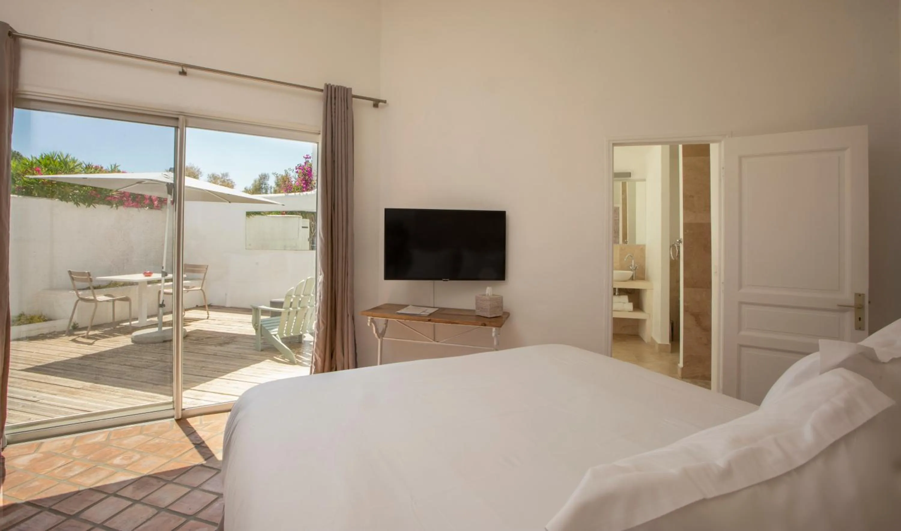 Bedroom, Bed in Mas de la Fouque - Hôtel & Spa