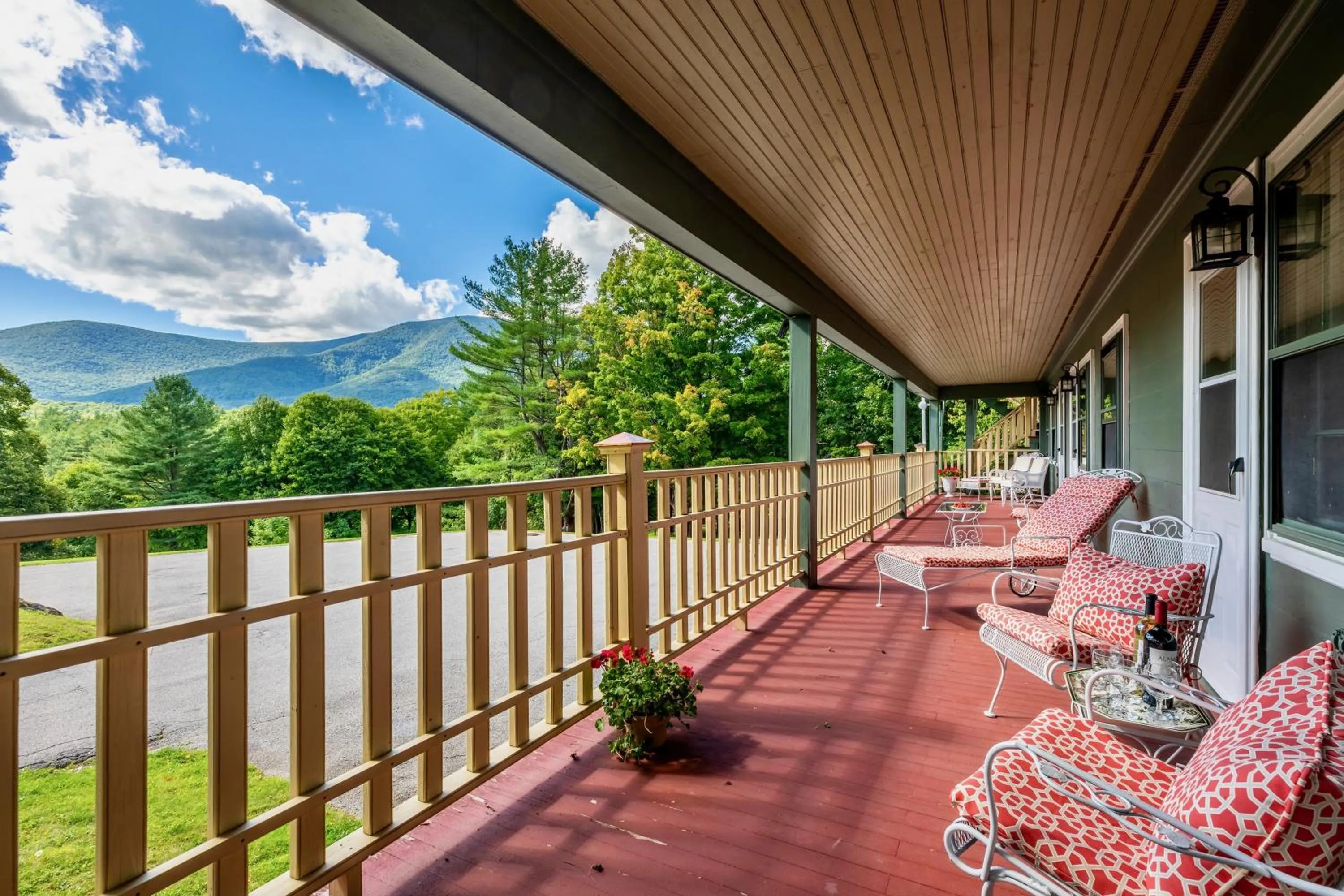 Patio in Wilburton Inn