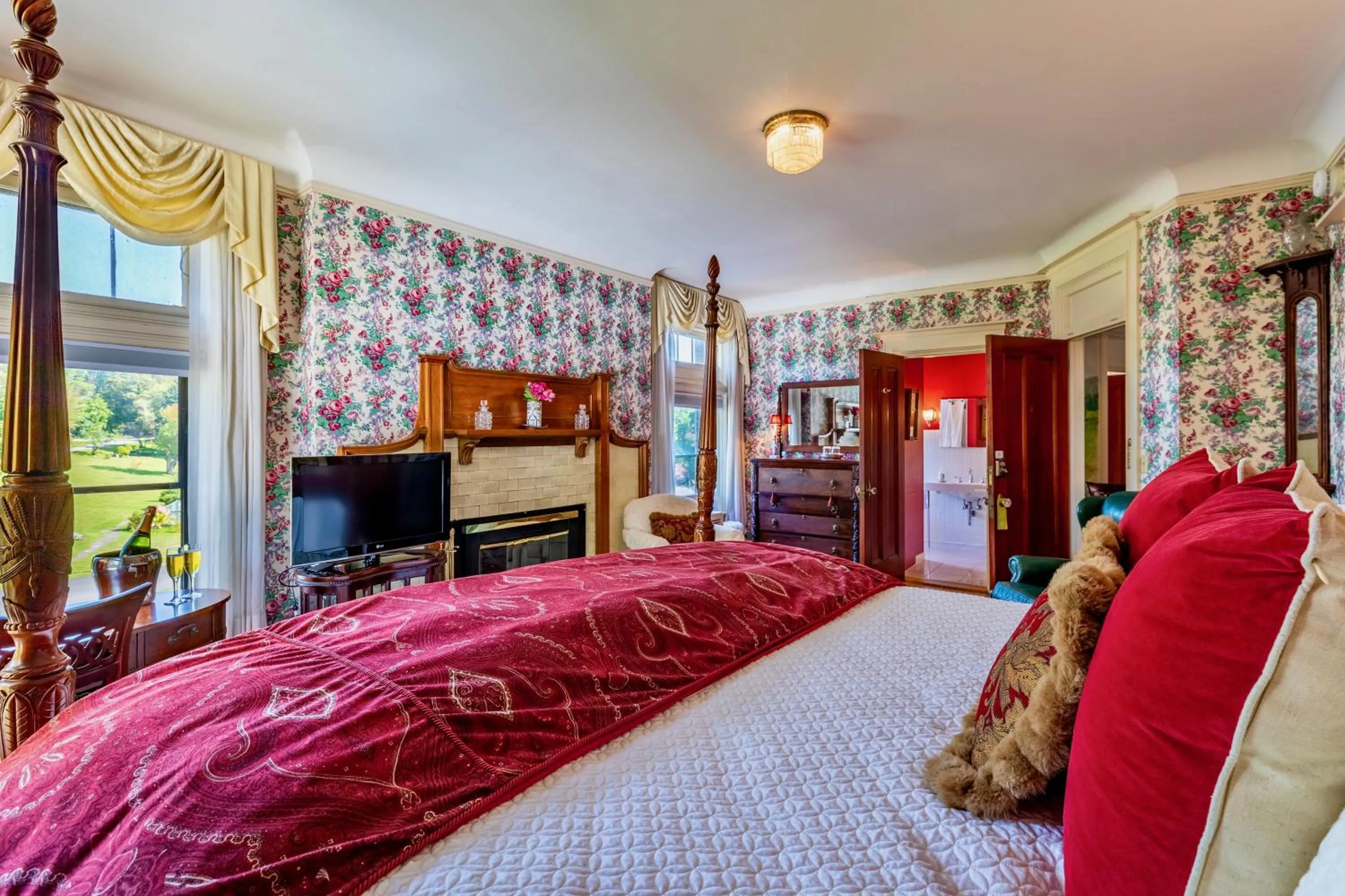 Bed in Wilburton Inn