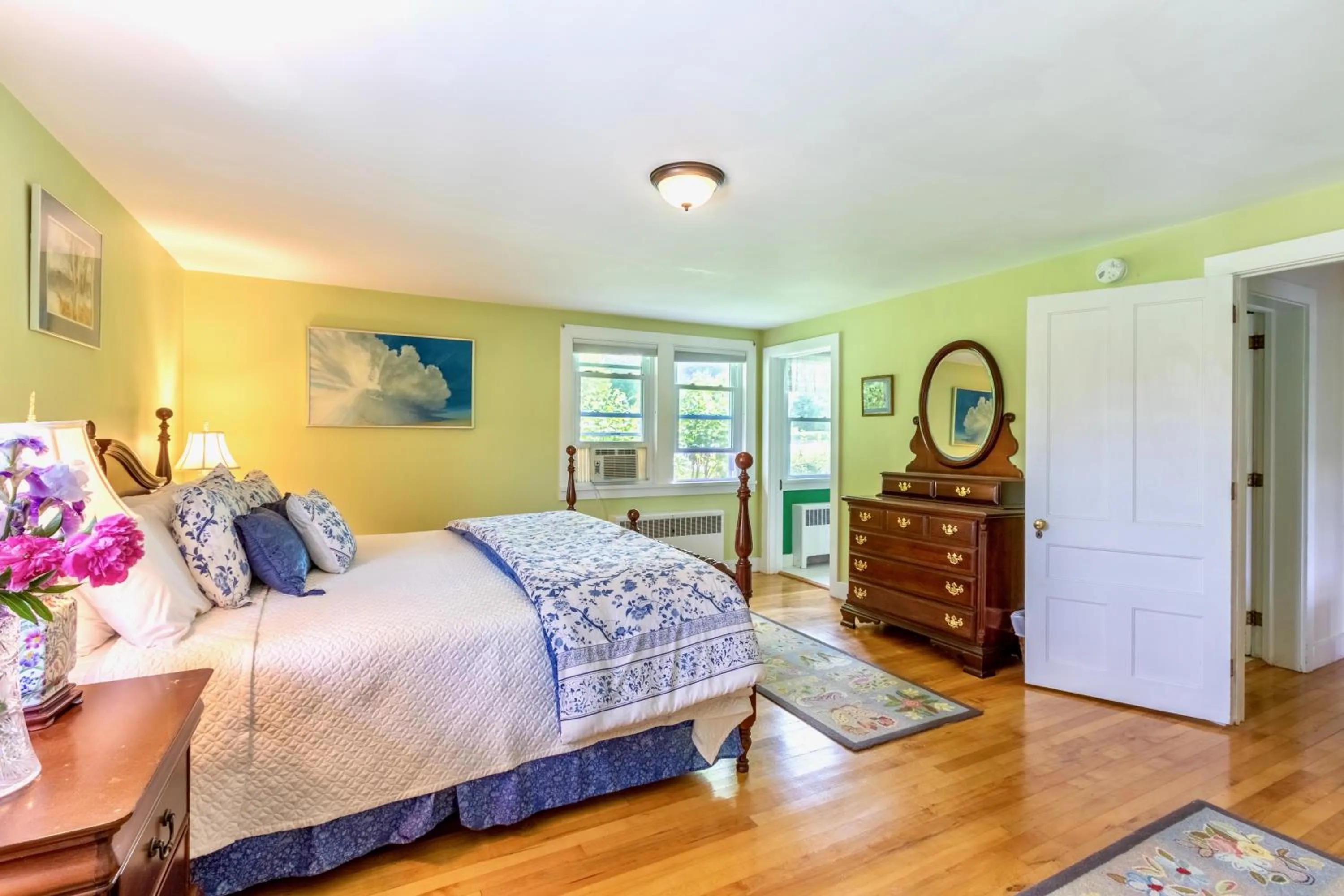 Bed in Wilburton Inn