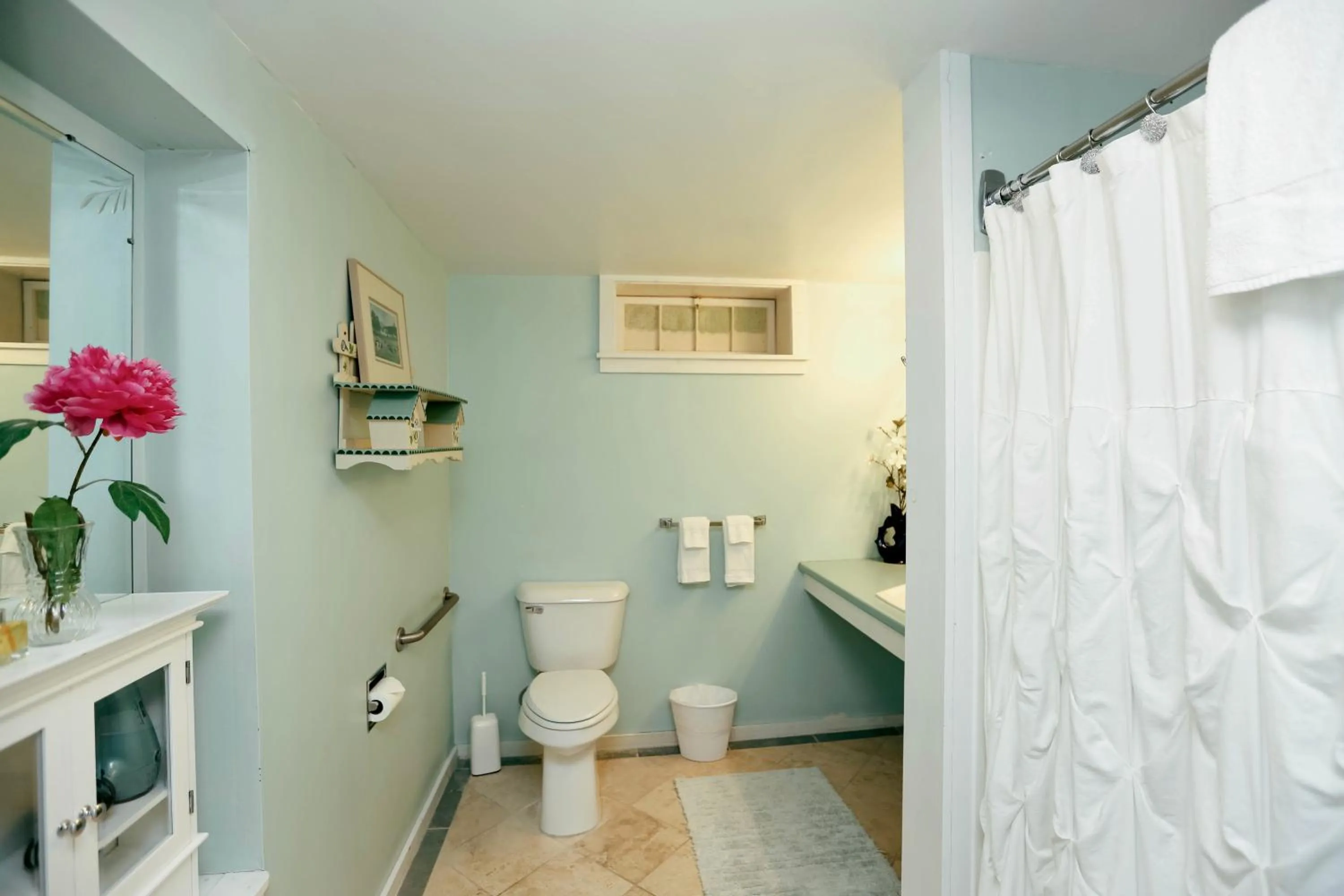 Shower in Wilburton Inn