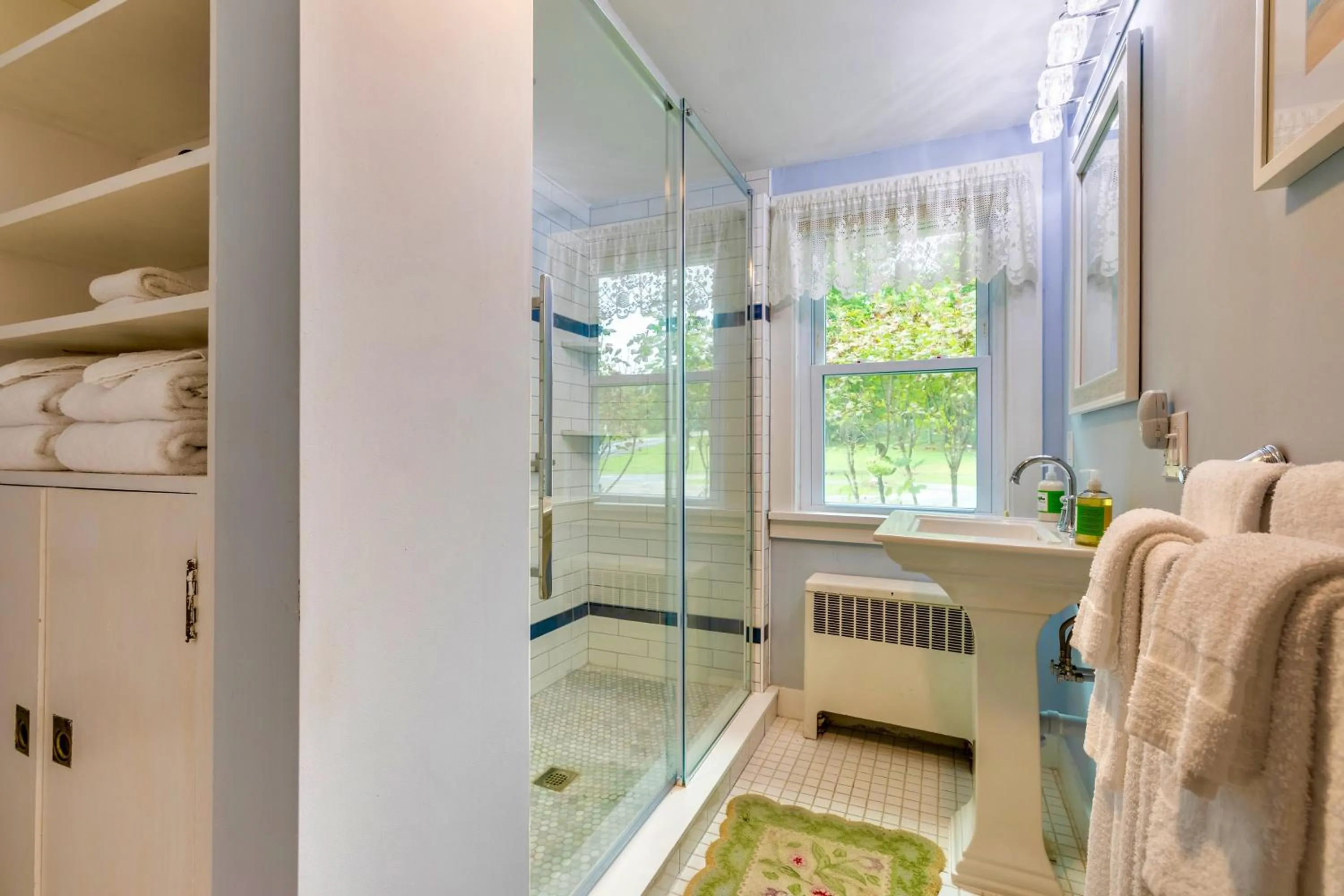 Shower in Wilburton Inn