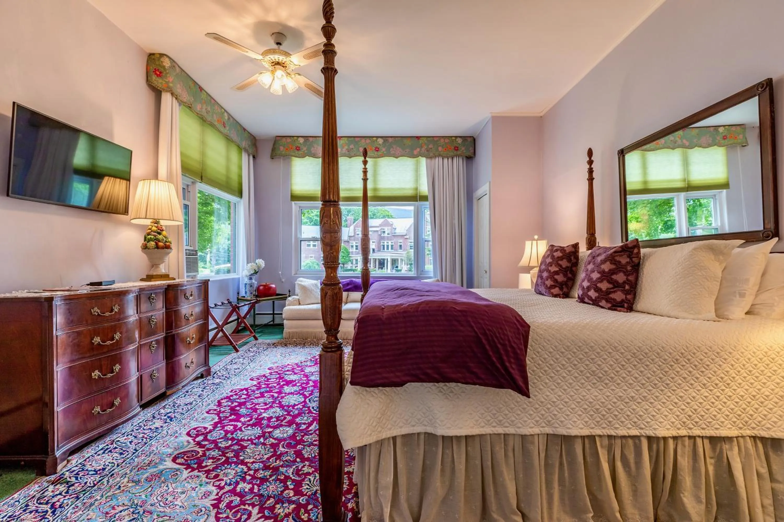 Bed in Wilburton Inn