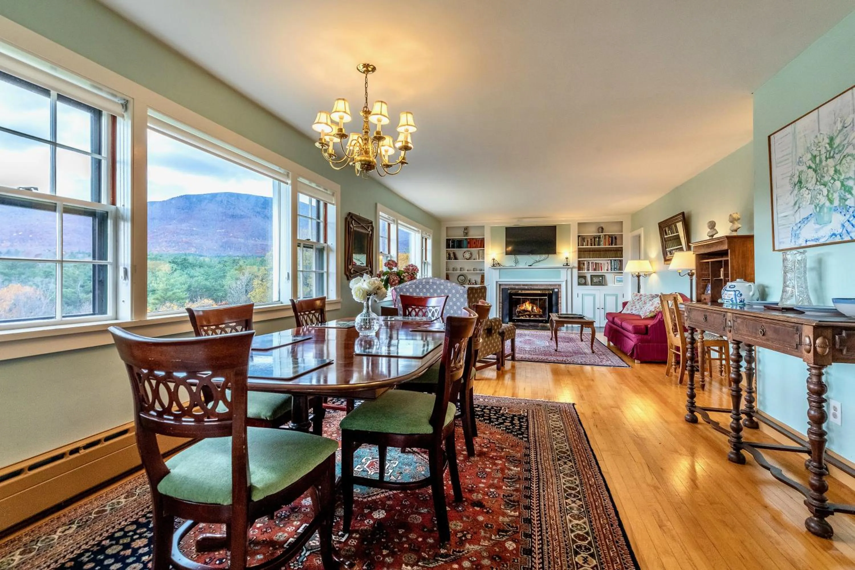 Living room in Wilburton Inn