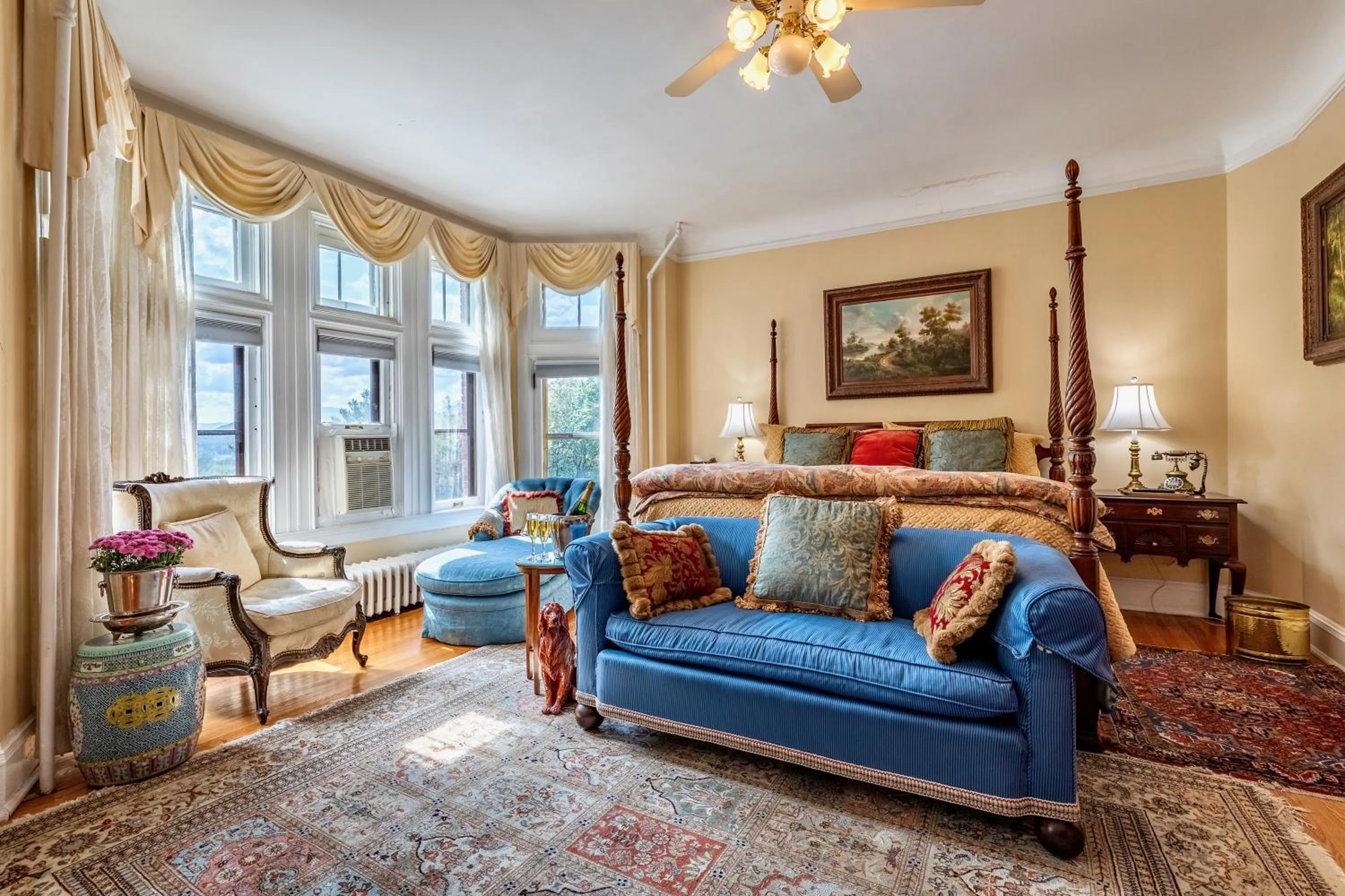 Bed in Wilburton Inn